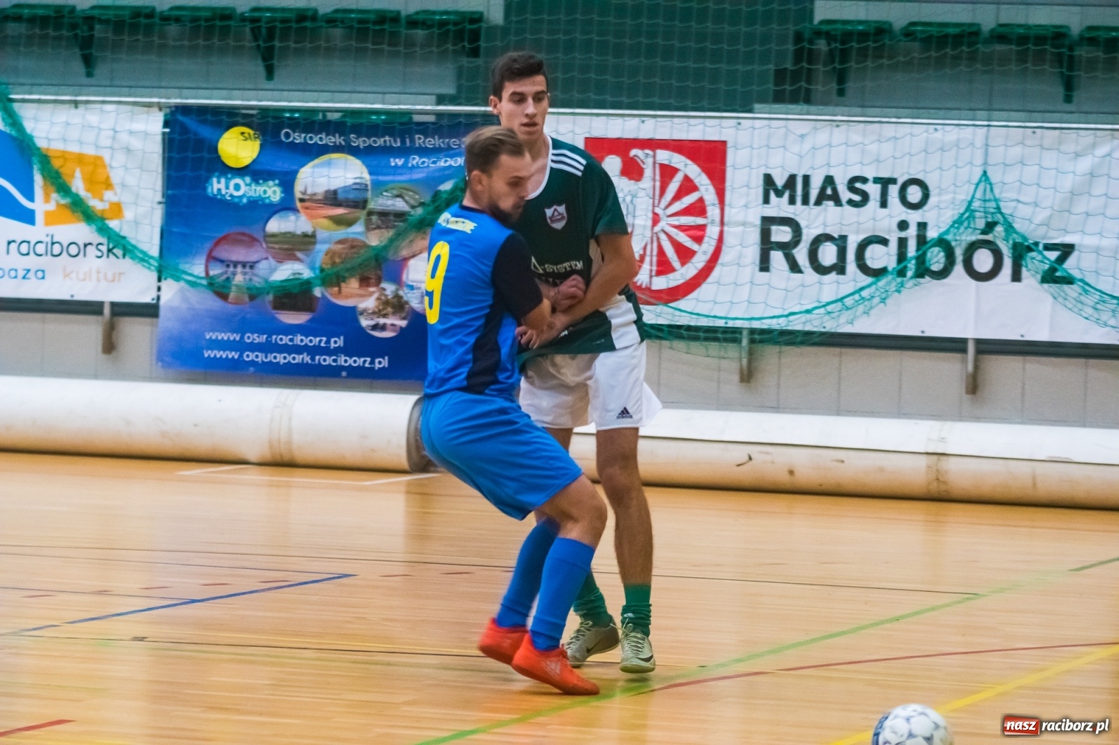 Zdjęcie w galerii na portalu naszraciborz.pl: Poniedziałek z futsalem w Arenie Rafako [FOTO] wiadomości z regionu