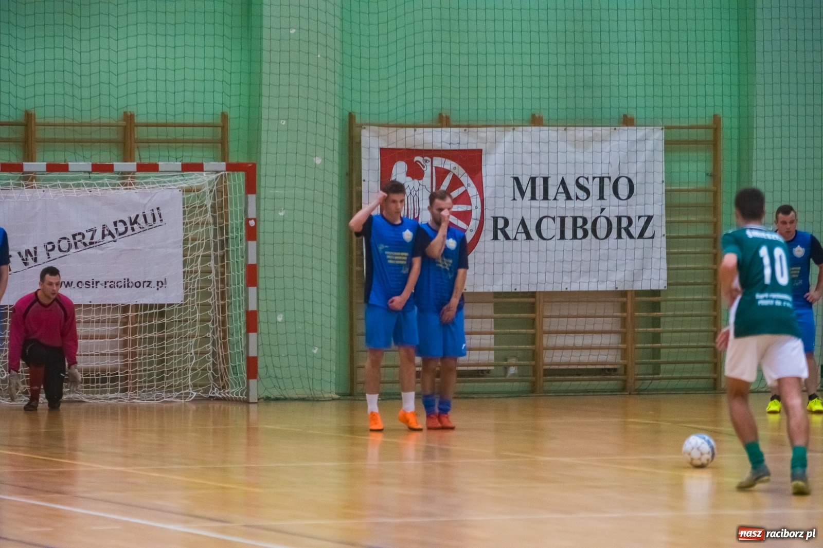 Zdjęcie w galerii na portalu naszraciborz.pl: Poniedziałek z futsalem w Arenie Rafako [FOTO] wiadomości z regionu