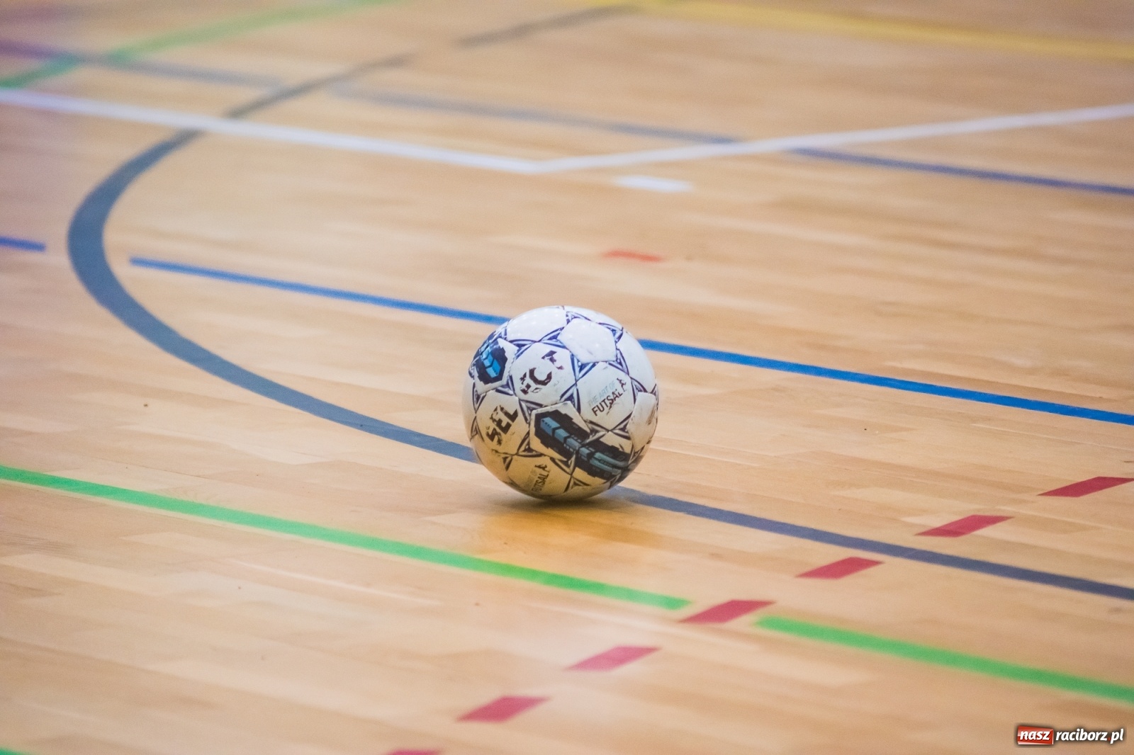 Zdjęcie w galerii na portalu naszraciborz.pl: Poniedziałek z futsalem w Arenie Rafako [FOTO] wiadomości z regionu