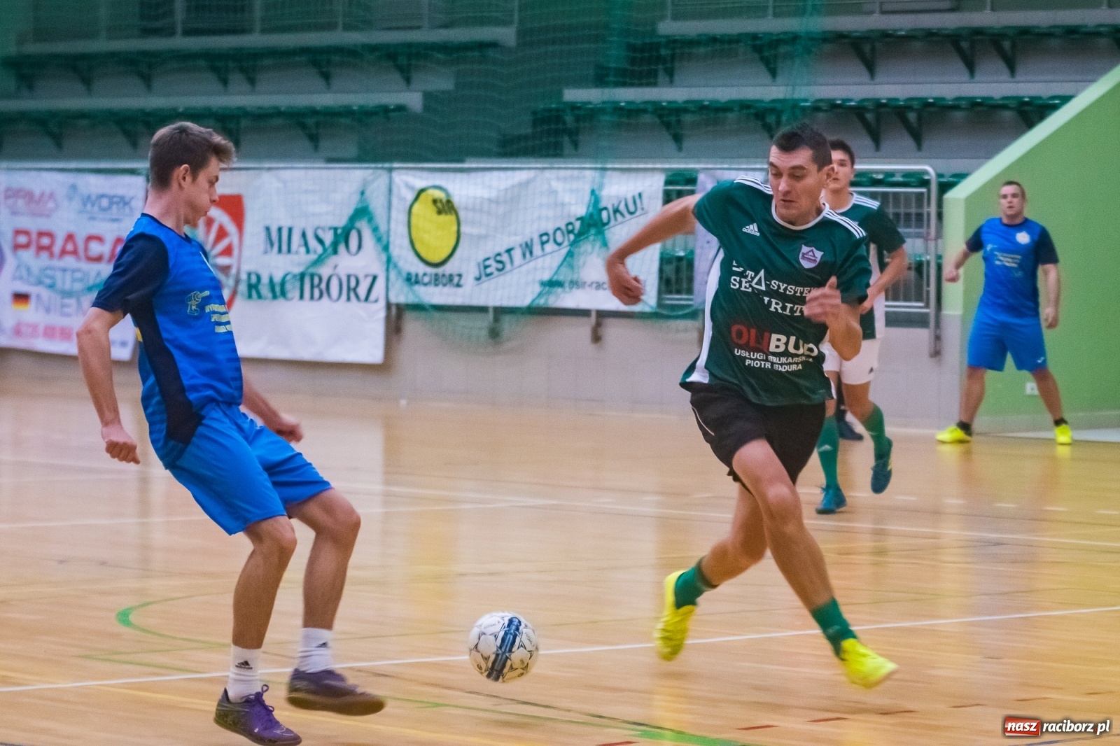Zdjęcie w galerii na portalu naszraciborz.pl: Poniedziałek z futsalem w Arenie Rafako [FOTO] wiadomości z regionu