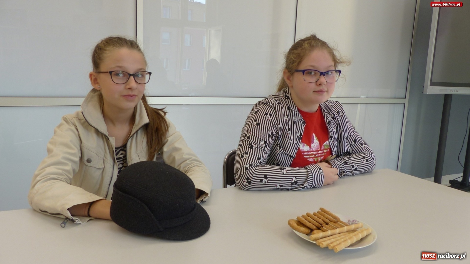 Zdjęcie w galerii na portalu naszraciborz.pl: To elementarne, czyli Sherlock Holmes w bibliotece  wiadomości z regionu