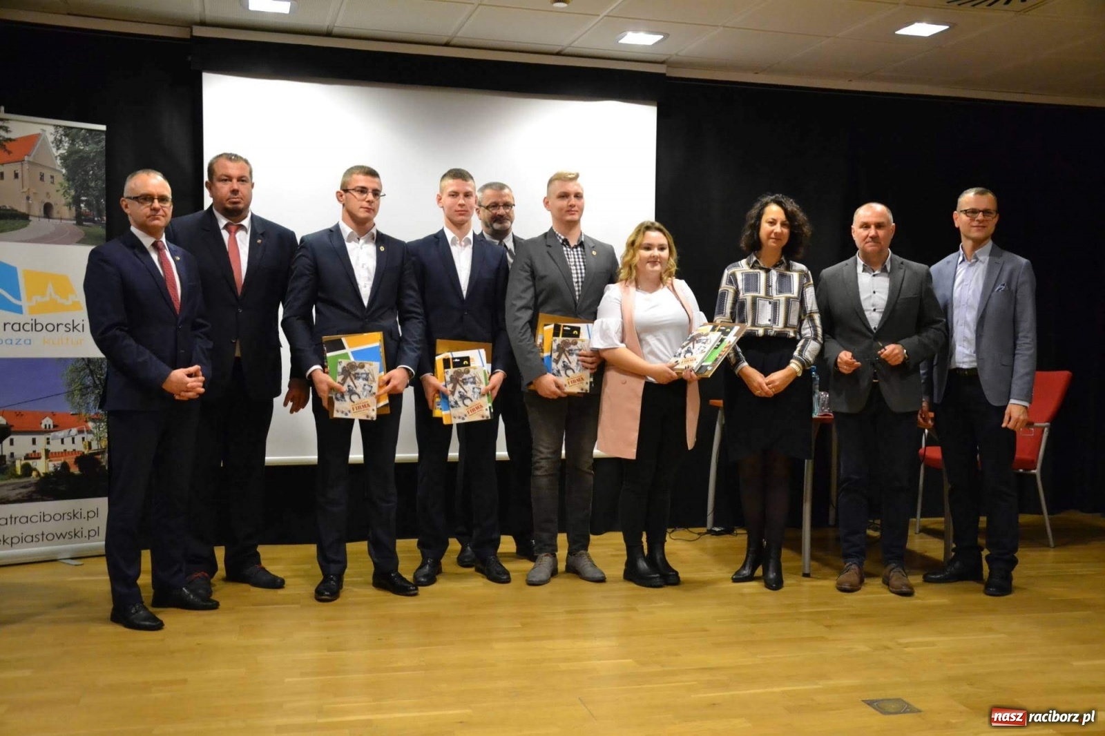 Zdjęcie w galerii na portalu naszraciborz.pl: Hodowla alpak wygrała konkurs na najlepszy młodzieżowy biznesplan  wiadomości z regionu