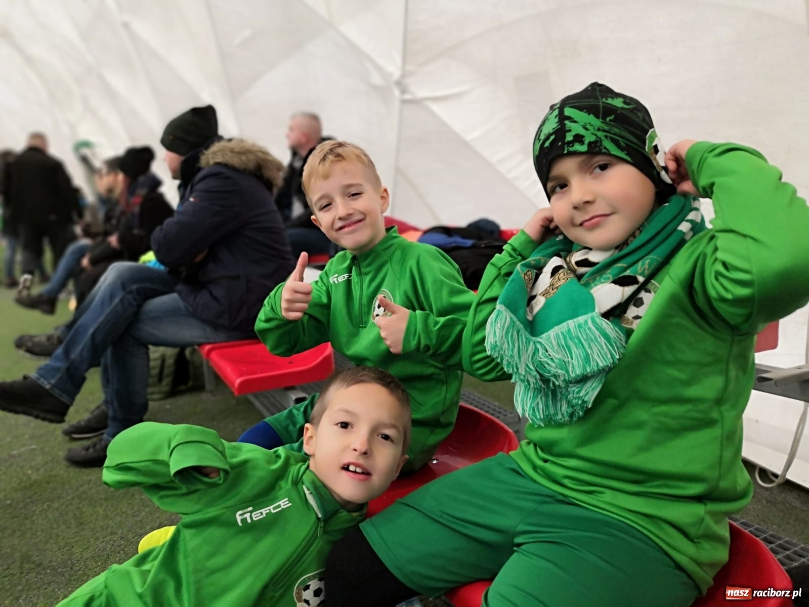 Zdjęcie w galerii na portalu naszraciborz.pl: Piłkarska rywalizacja w Krakowie. Piłkarze LKS Tworków na podium wiadomości z regionu