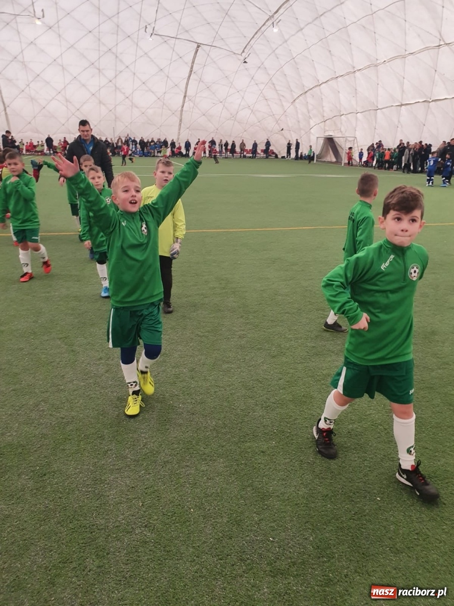 Zdjęcie w galerii na portalu naszraciborz.pl: Piłkarska rywalizacja w Krakowie. Piłkarze LKS Tworków na podium wiadomości z regionu