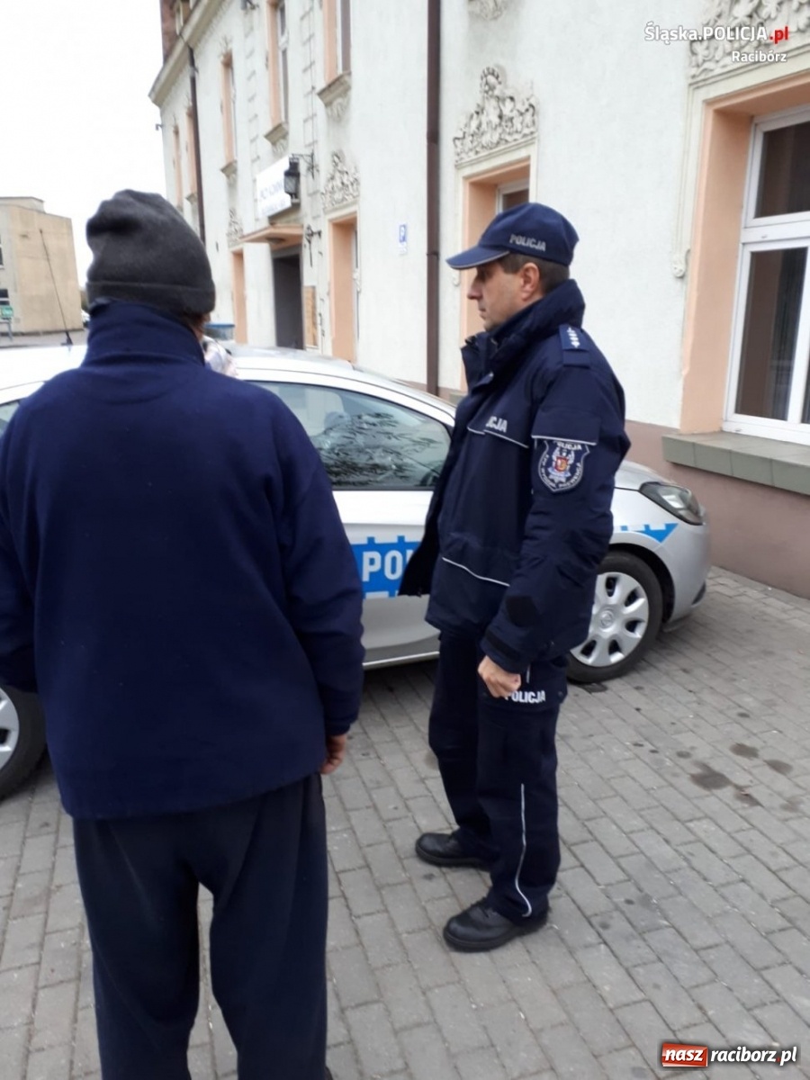 Zdjęcie w galerii na portalu naszraciborz.pl: Dzielnicowi i pracownicy OPS sprawdzili miejsca przebywania bezdomnych wiadomości z regionu