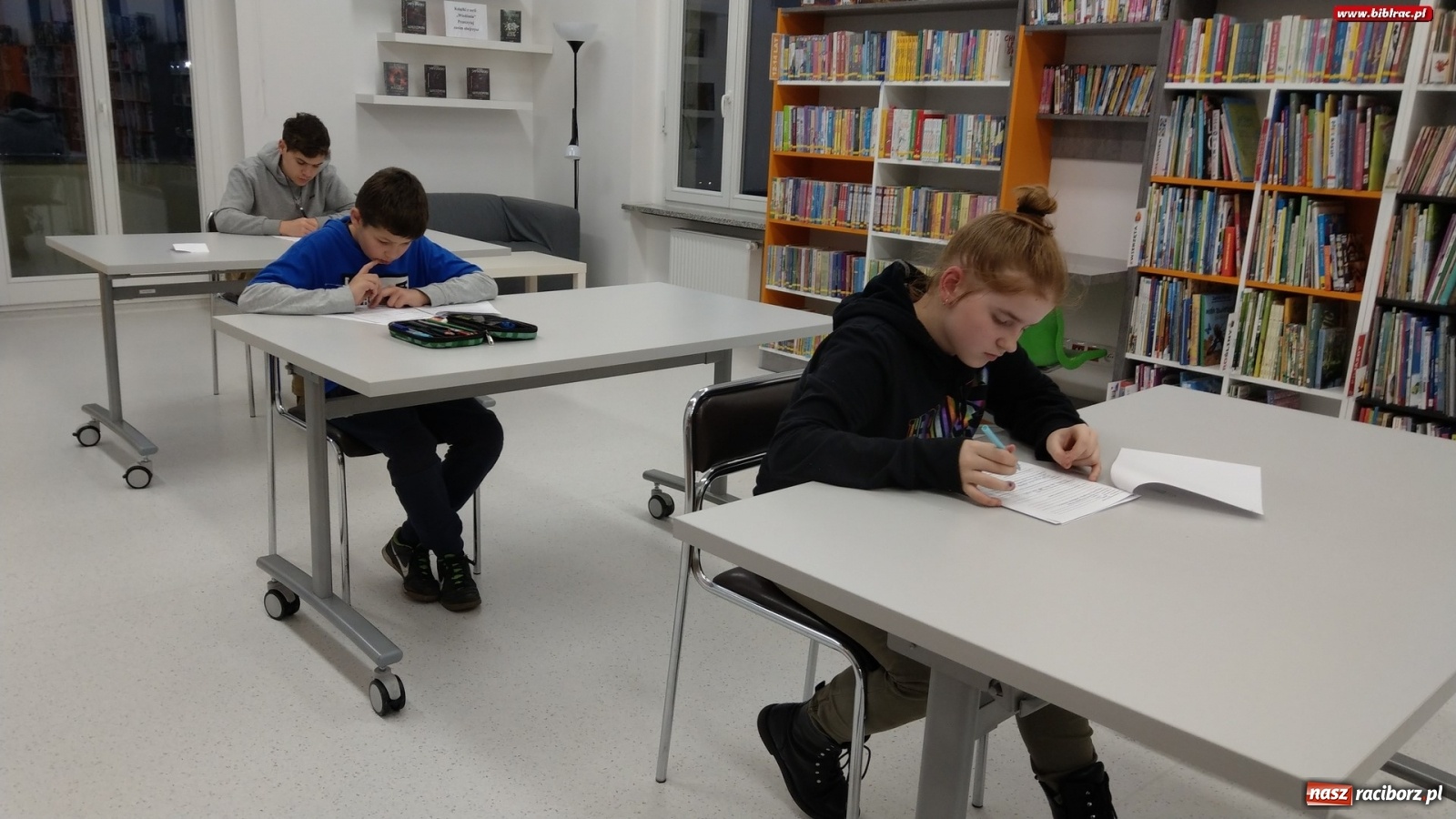 Zdjęcie w galerii na portalu naszraciborz.pl: Konkurs wiedzy o książce Drużyna w raciborskiej bibliotece wiadomości z regionu