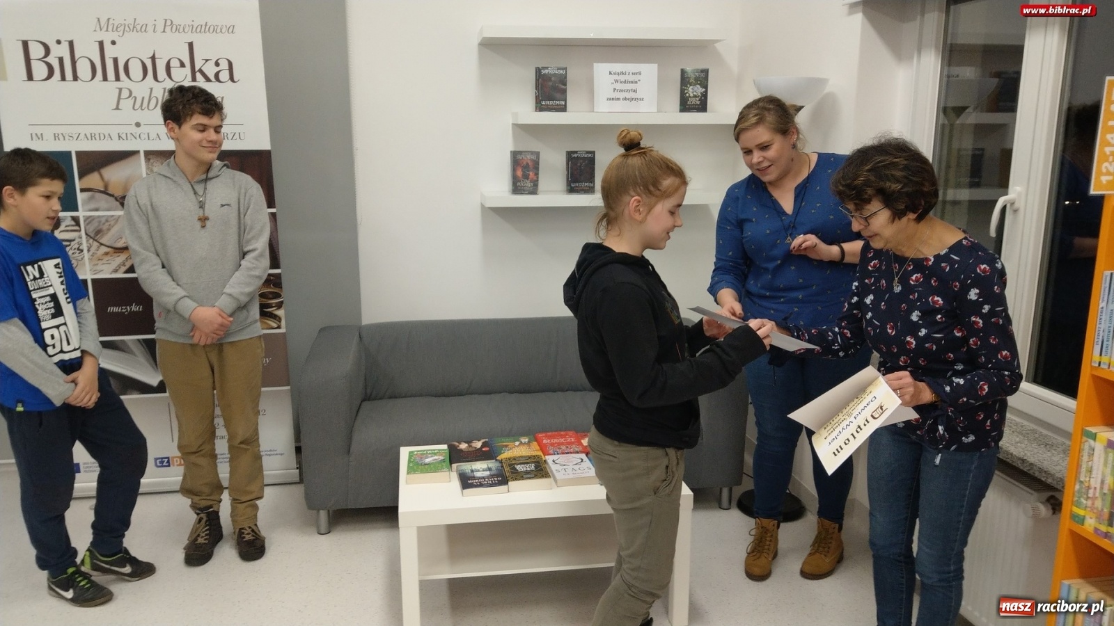 Zdjęcie w galerii na portalu naszraciborz.pl: Konkurs wiedzy o książce Drużyna w raciborskiej bibliotece wiadomości z regionu