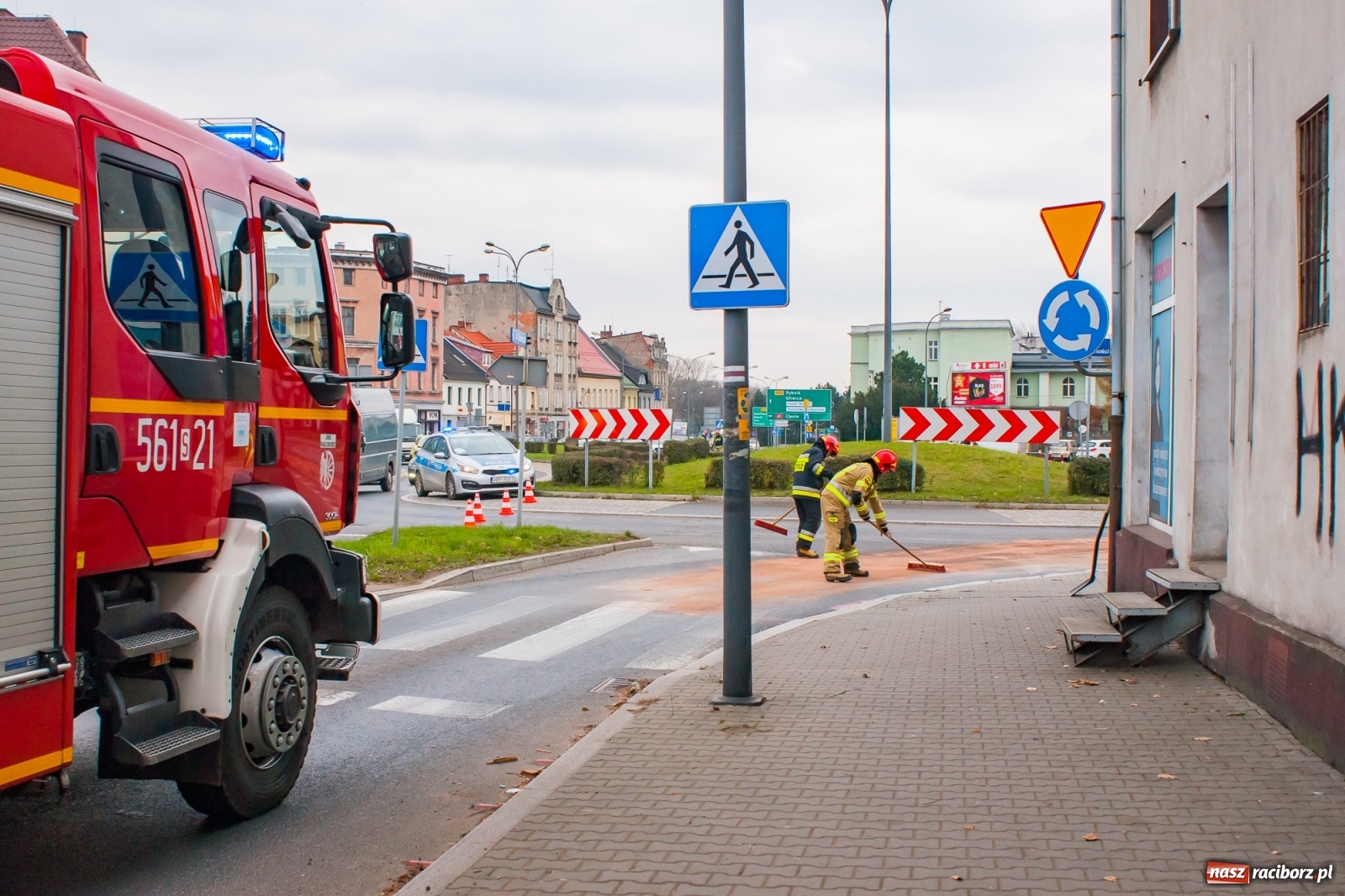 Zdjęcie w galerii na portalu naszraciborz.pl: Plama na nerce zakorkowała miasto  wiadomości z regionu