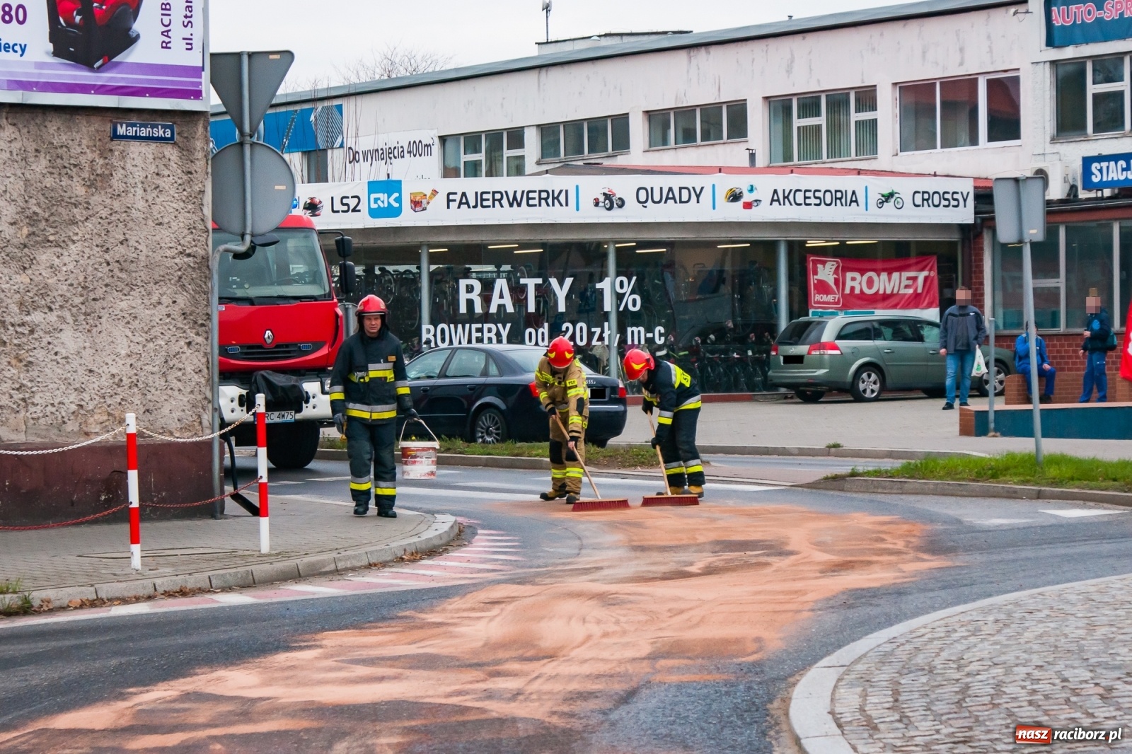 Zdjęcie w galerii na portalu naszraciborz.pl: Plama na nerce zakorkowała miasto  wiadomości z regionu