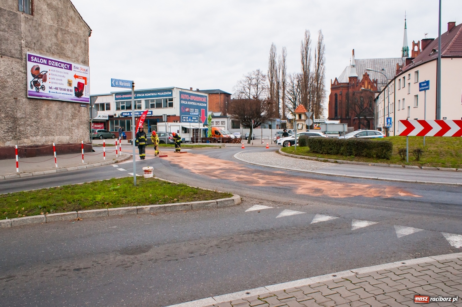 Zdjęcie w galerii na portalu naszraciborz.pl: Plama na nerce zakorkowała miasto  wiadomości z regionu