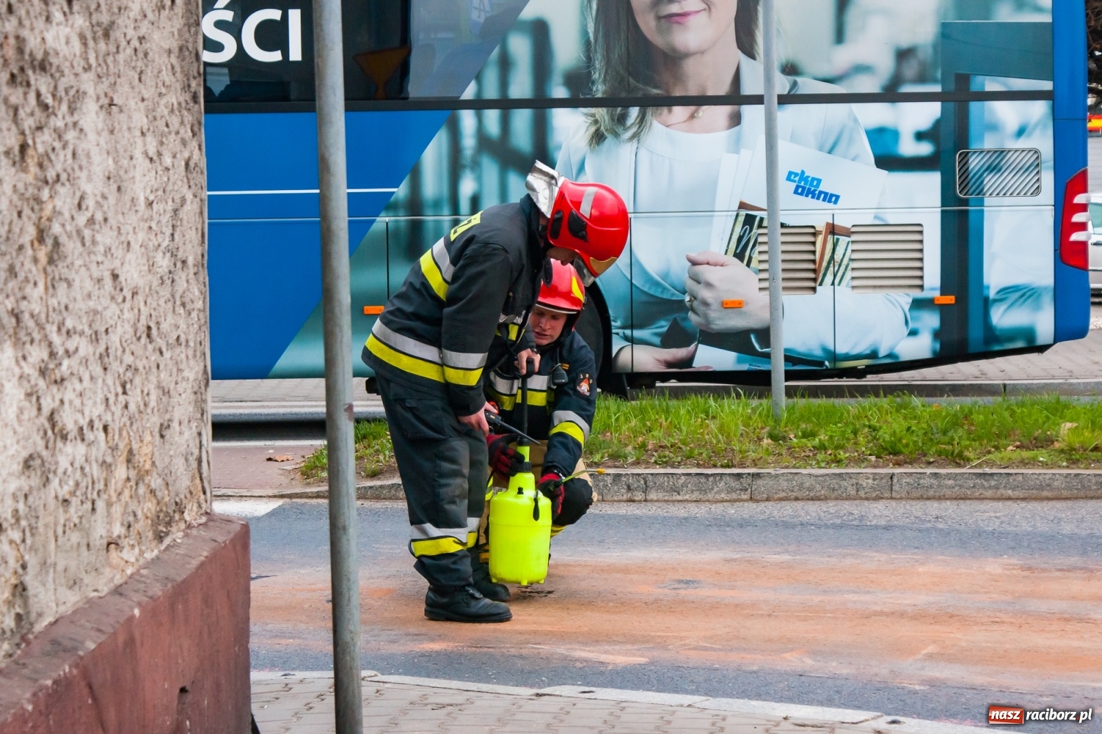 Zdjęcie w galerii na portalu naszraciborz.pl: Plama na nerce zakorkowała miasto  wiadomości z regionu