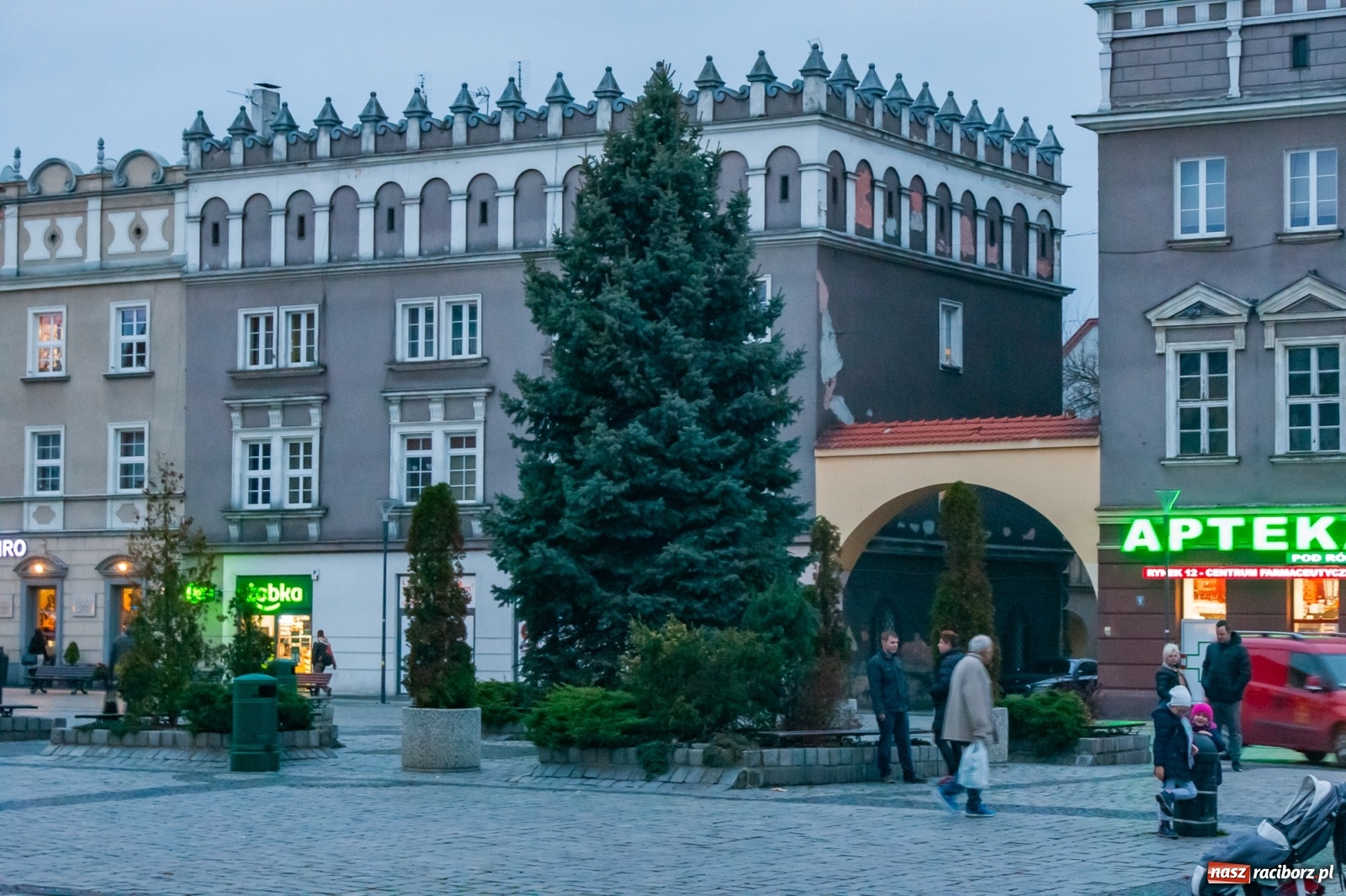 Zdjęcie w galerii na portalu naszraciborz.pl: Racibórz szykuje się na jarmark i Boże Narodzenie [FOTO] wiadomości z regionu