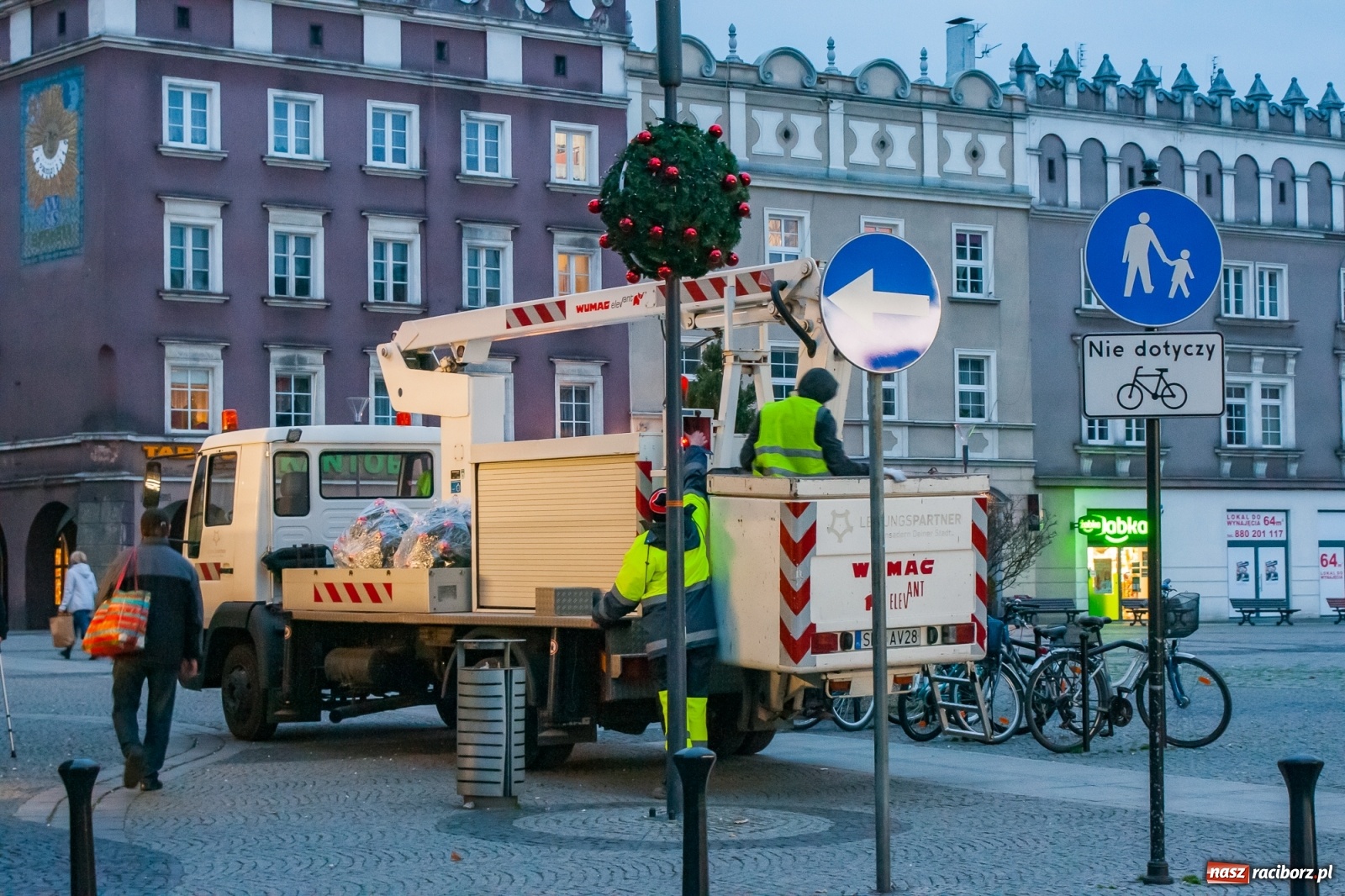 Zdjęcie w galerii na portalu naszraciborz.pl: Racibórz szykuje się na jarmark i Boże Narodzenie [FOTO] wiadomości z regionu