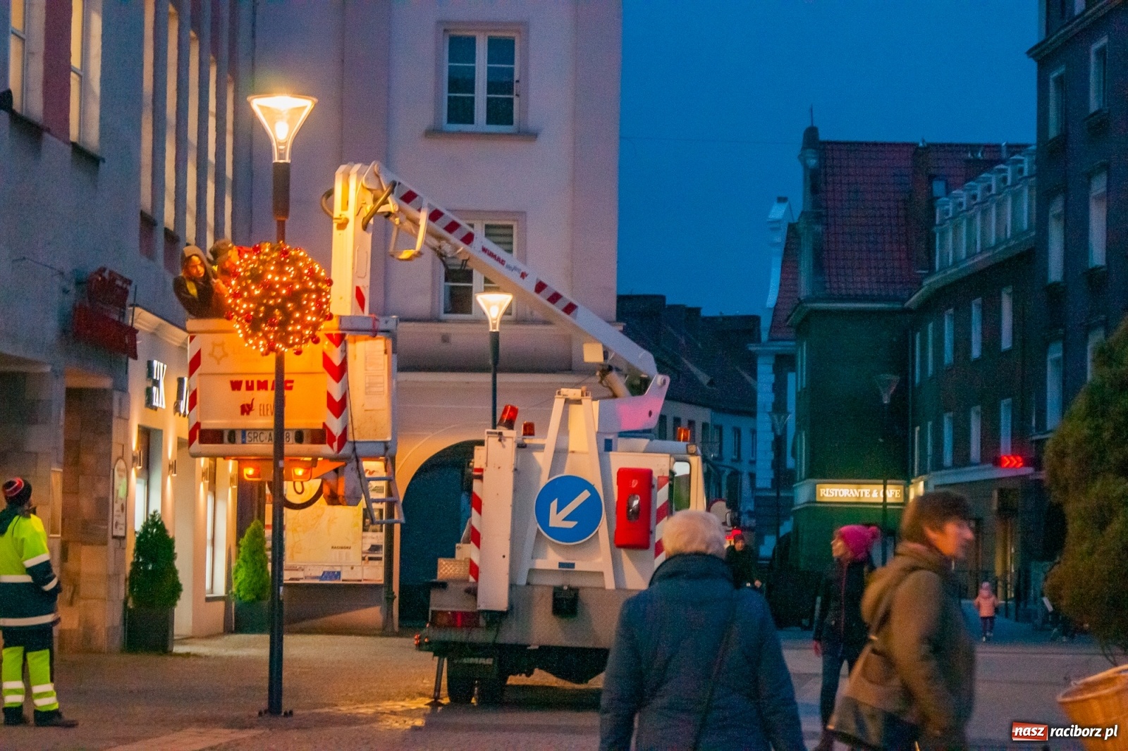Zdjęcie w galerii na portalu naszraciborz.pl: Racibórz szykuje się na jarmark i Boże Narodzenie [FOTO] wiadomości z regionu
