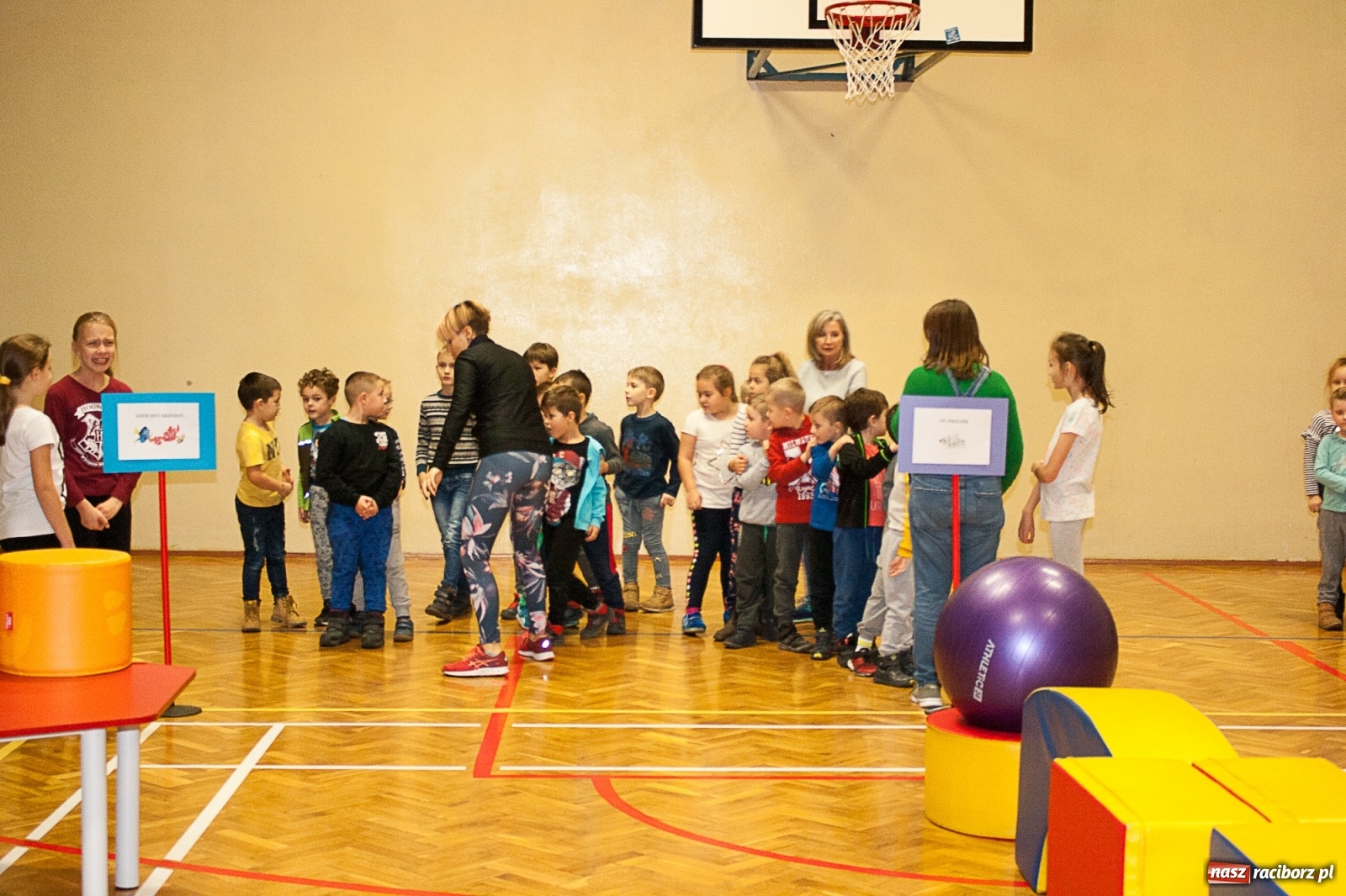 Zdjęcie w galerii na portalu naszraciborz.pl: Przyszli uczniowie odwiedzili SP18 wiadomości z regionu