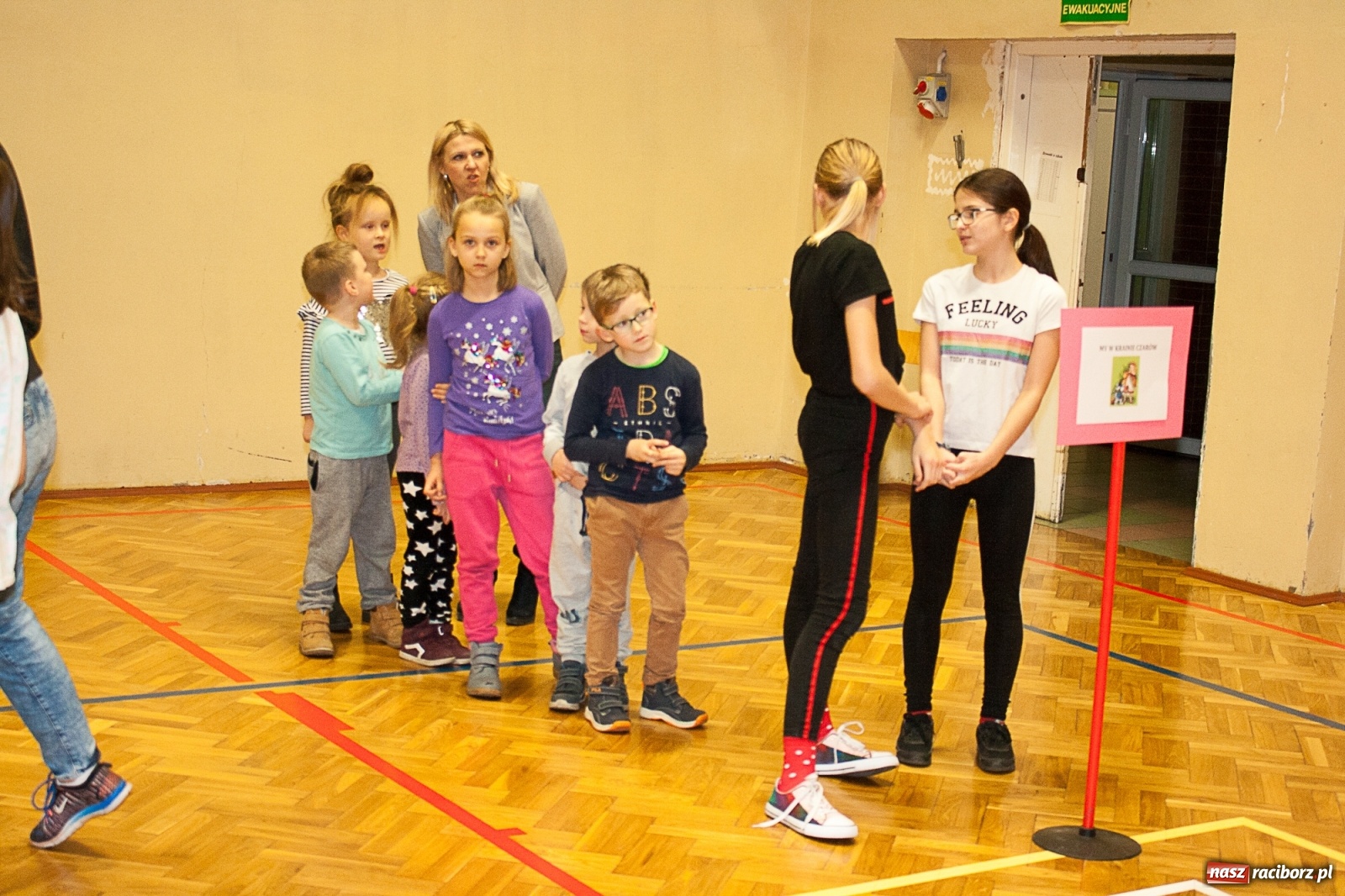 Zdjęcie w galerii na portalu naszraciborz.pl: Przyszli uczniowie odwiedzili SP18 wiadomości z regionu