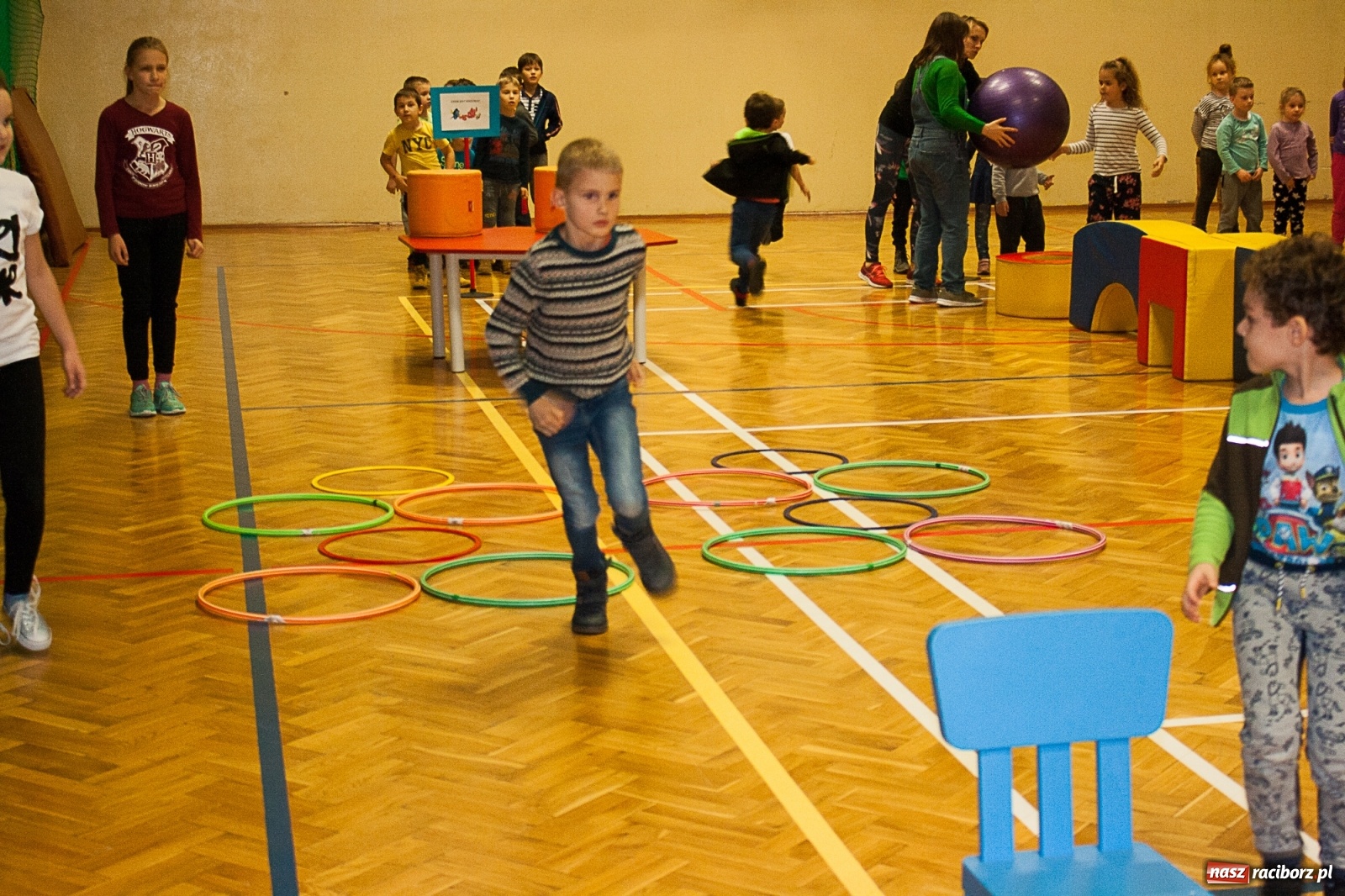 Zdjęcie w galerii na portalu naszraciborz.pl: Przyszli uczniowie odwiedzili SP18 wiadomości z regionu