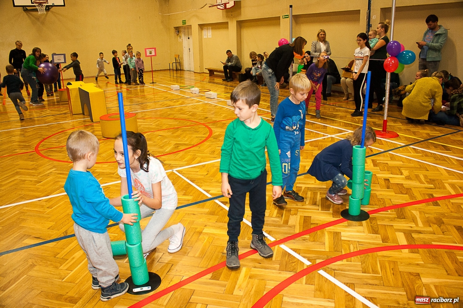 Zdjęcie w galerii na portalu naszraciborz.pl: Przyszli uczniowie odwiedzili SP18 wiadomości z regionu