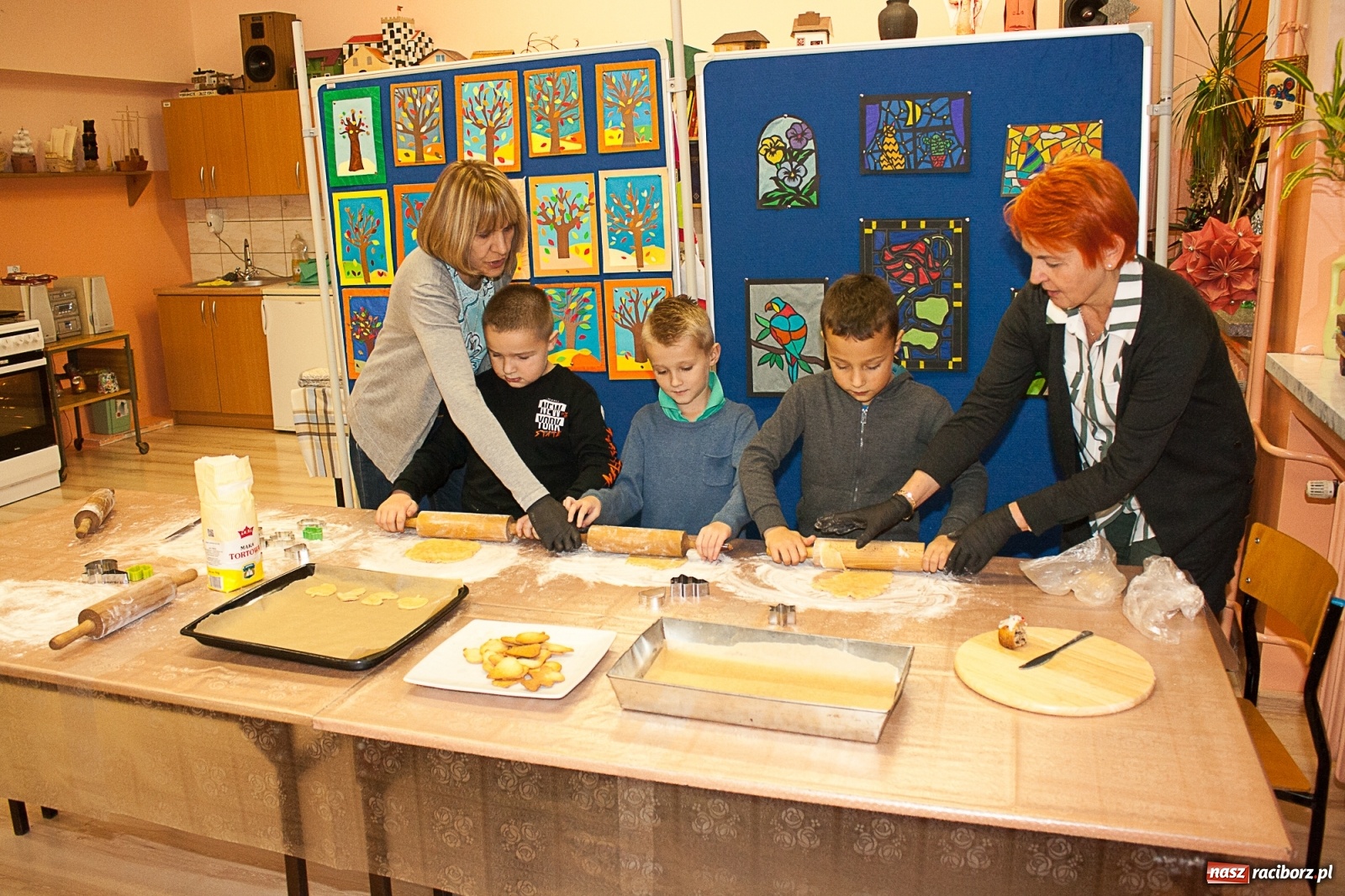 Zdjęcie w galerii na portalu naszraciborz.pl: Przyszli uczniowie odwiedzili SP18 wiadomości z regionu