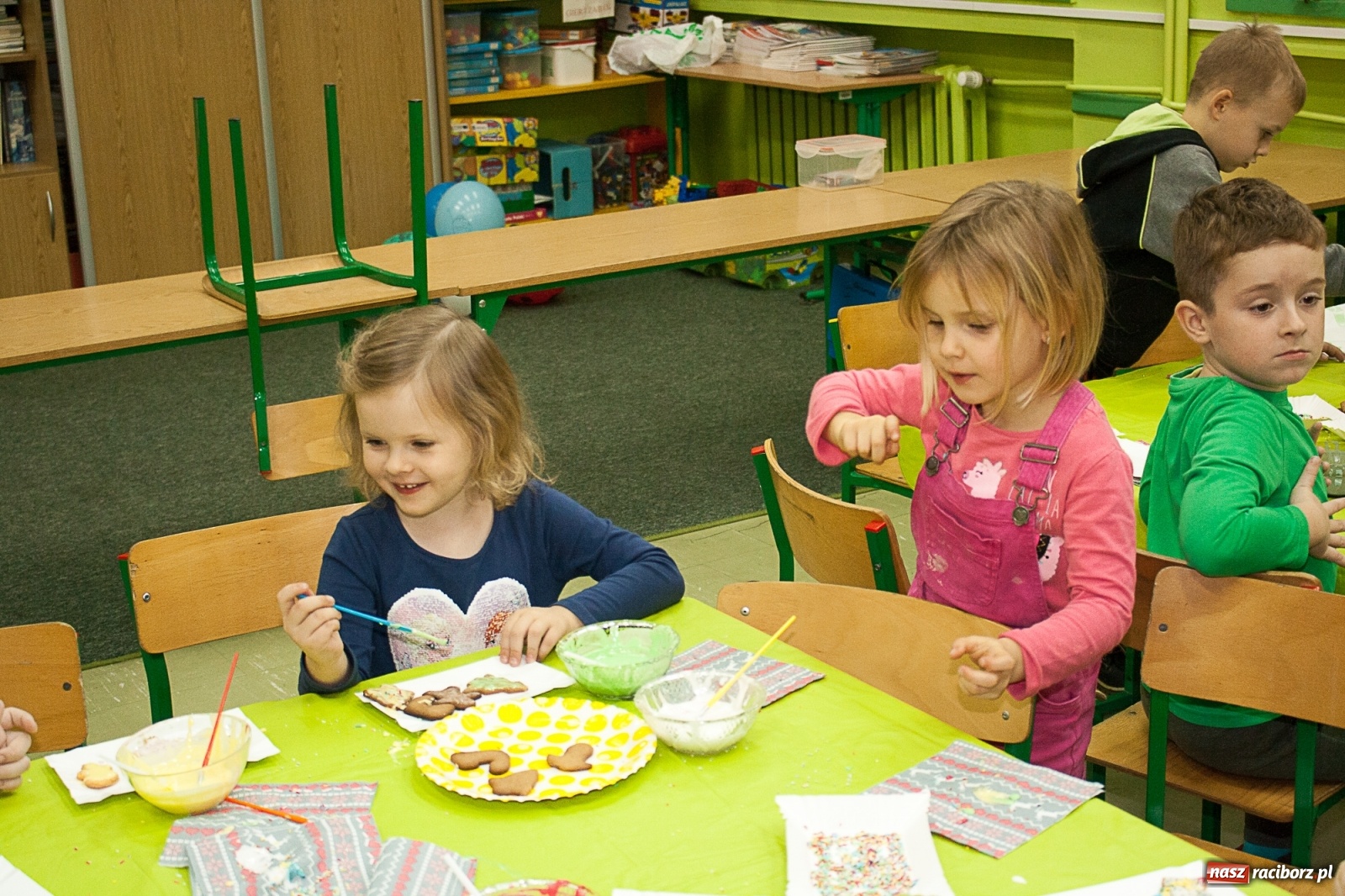 Zdjęcie w galerii na portalu naszraciborz.pl: Przyszli uczniowie odwiedzili SP18 wiadomości z regionu