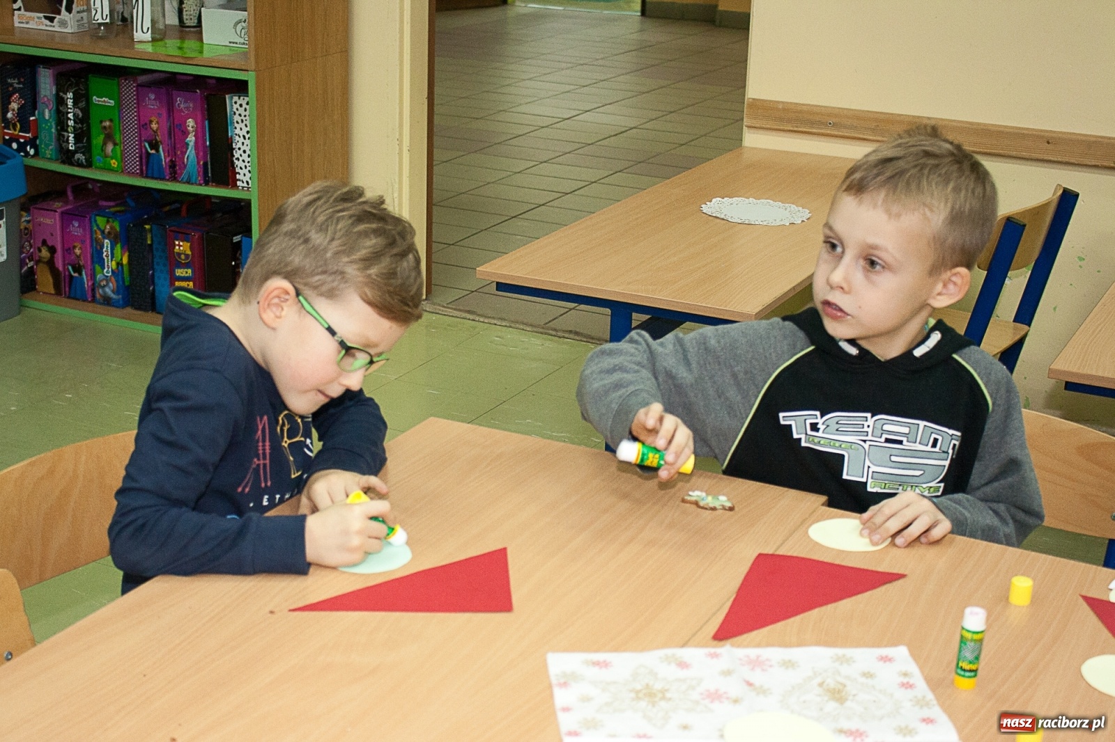 Zdjęcie w galerii na portalu naszraciborz.pl: Przyszli uczniowie odwiedzili SP18 wiadomości z regionu