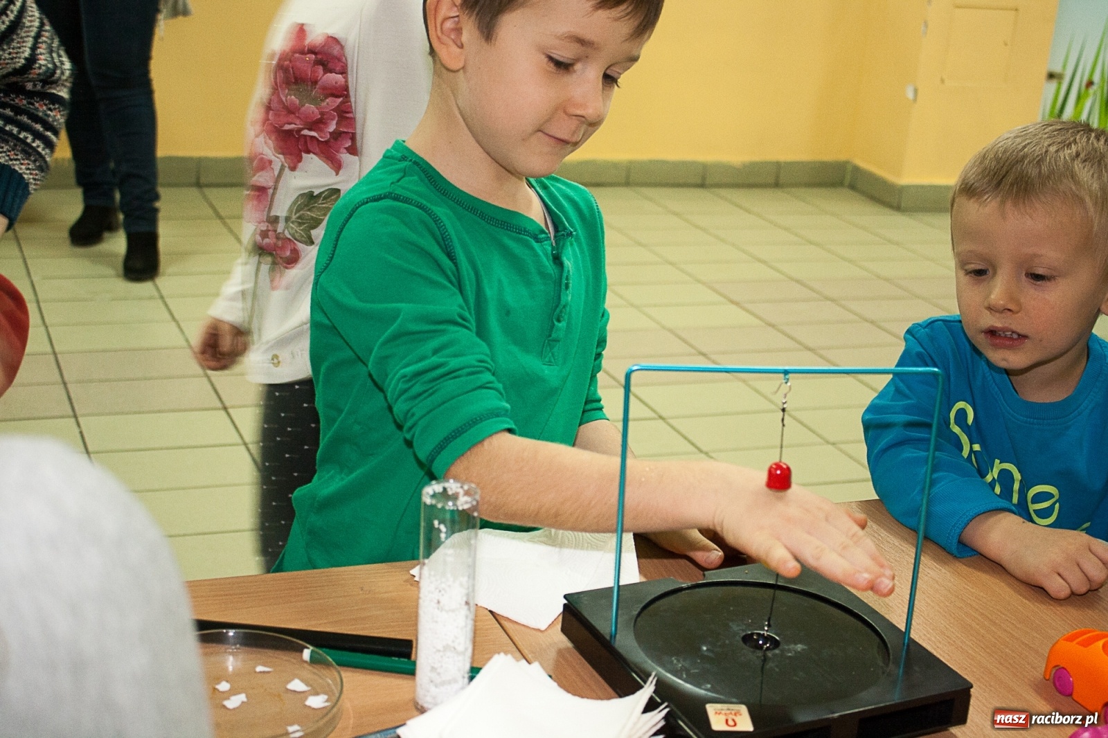 Zdjęcie w galerii na portalu naszraciborz.pl: Przyszli uczniowie odwiedzili SP18 wiadomości z regionu