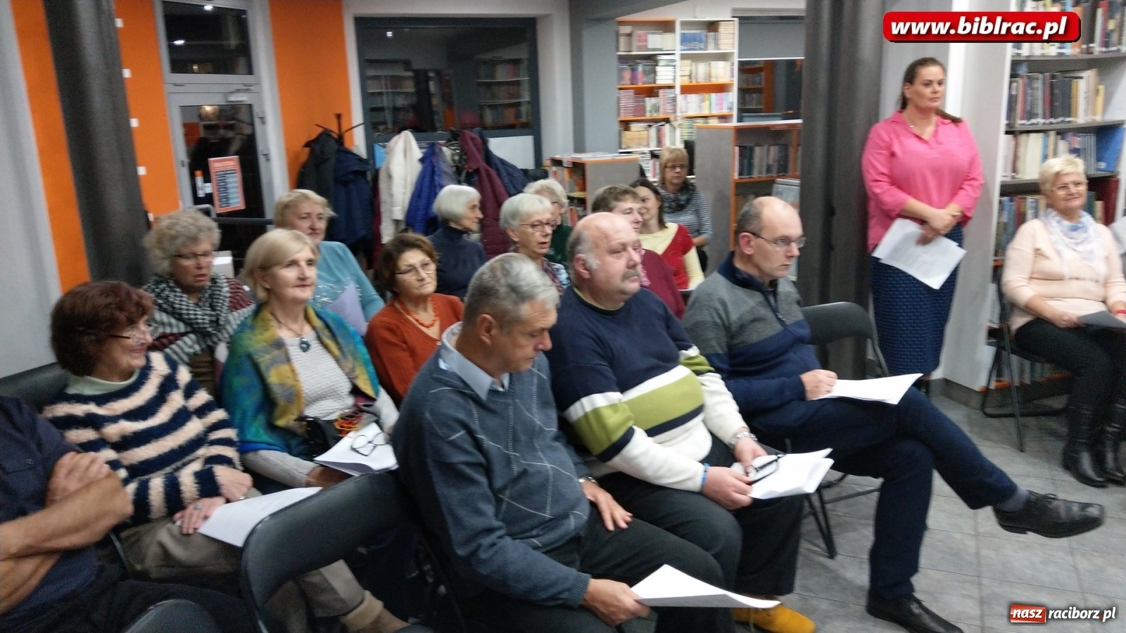Zdjęcie w galerii na portalu naszraciborz.pl: Jesienny koncert w Klubie Przyjaciół Biblioteki na Ostrogu wiadomości z regionu