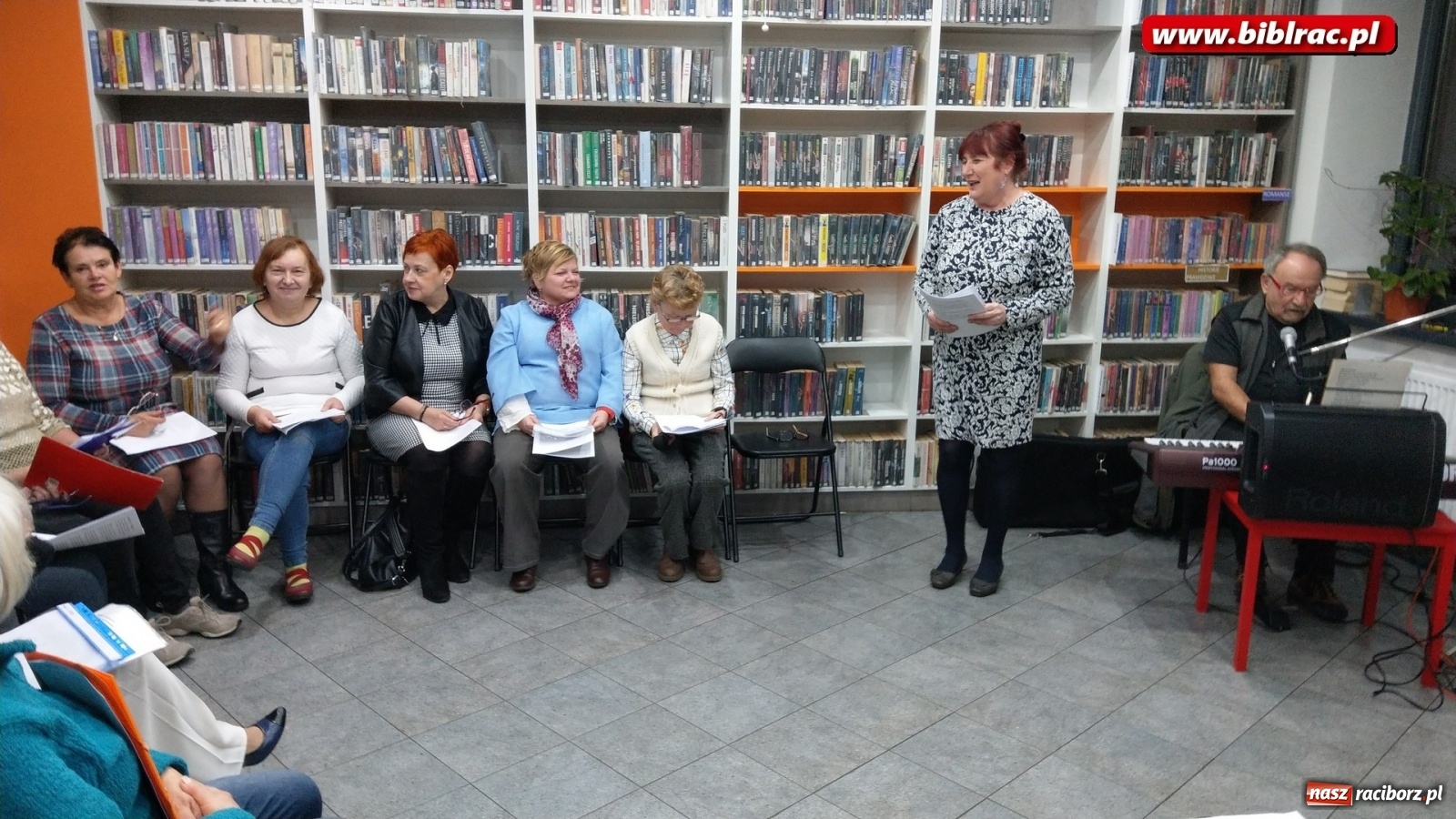Zdjęcie w galerii na portalu naszraciborz.pl: Jesienny koncert w Klubie Przyjaciół Biblioteki na Ostrogu wiadomości z regionu