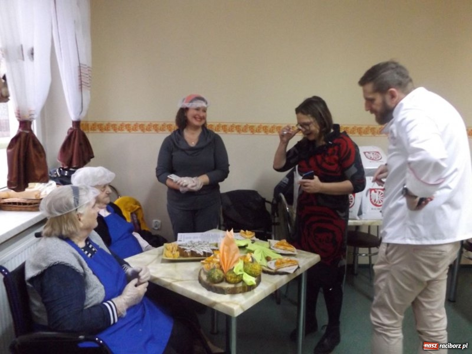 Zdjęcie w galerii na portalu naszraciborz.pl: Konkurs kulinarny osób niepełnosprawnych z dynią w roli głównej wiadomości z regionu