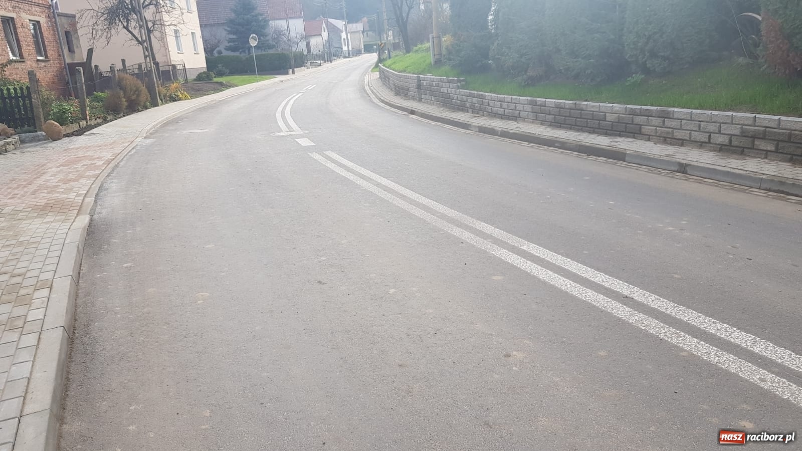 Zdjęcie w galerii na portalu naszraciborz.pl: Zakończono remont drogi powiatowej w Jastrzębiu wiadomości z regionu