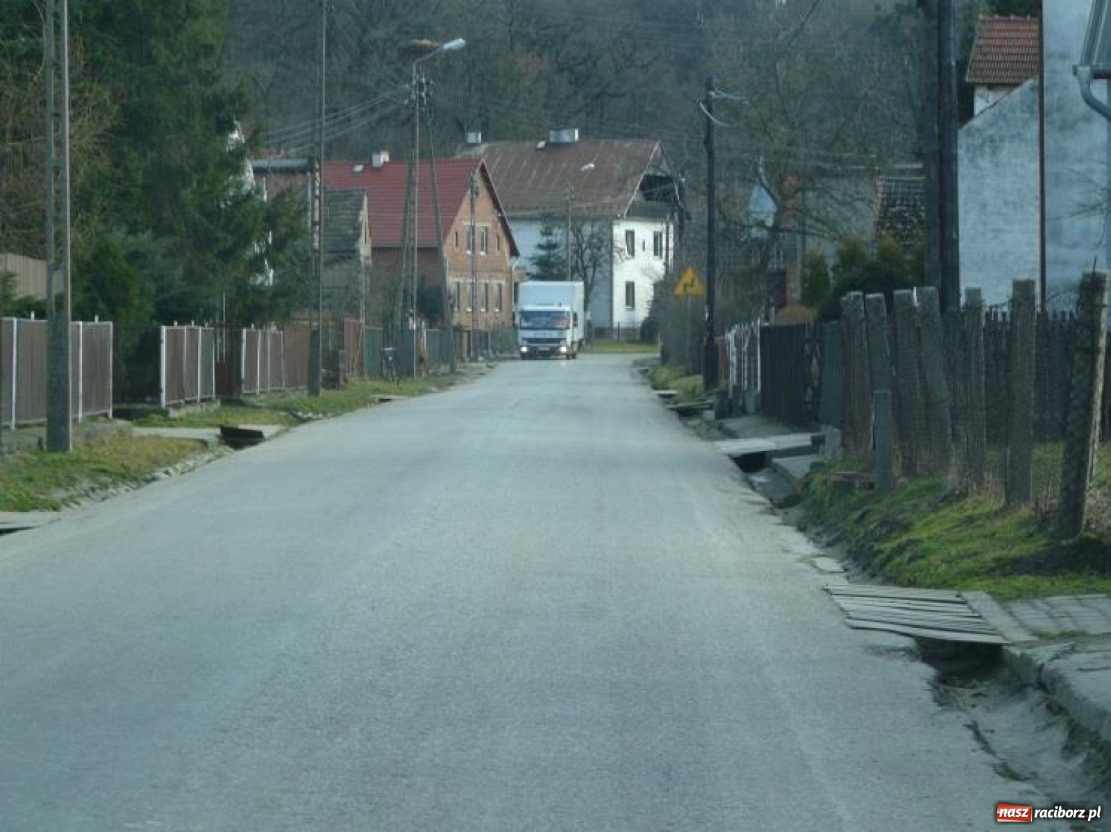 Zdjęcie w galerii na portalu naszraciborz.pl: Zakończono remont drogi powiatowej w Jastrzębiu wiadomości z regionu