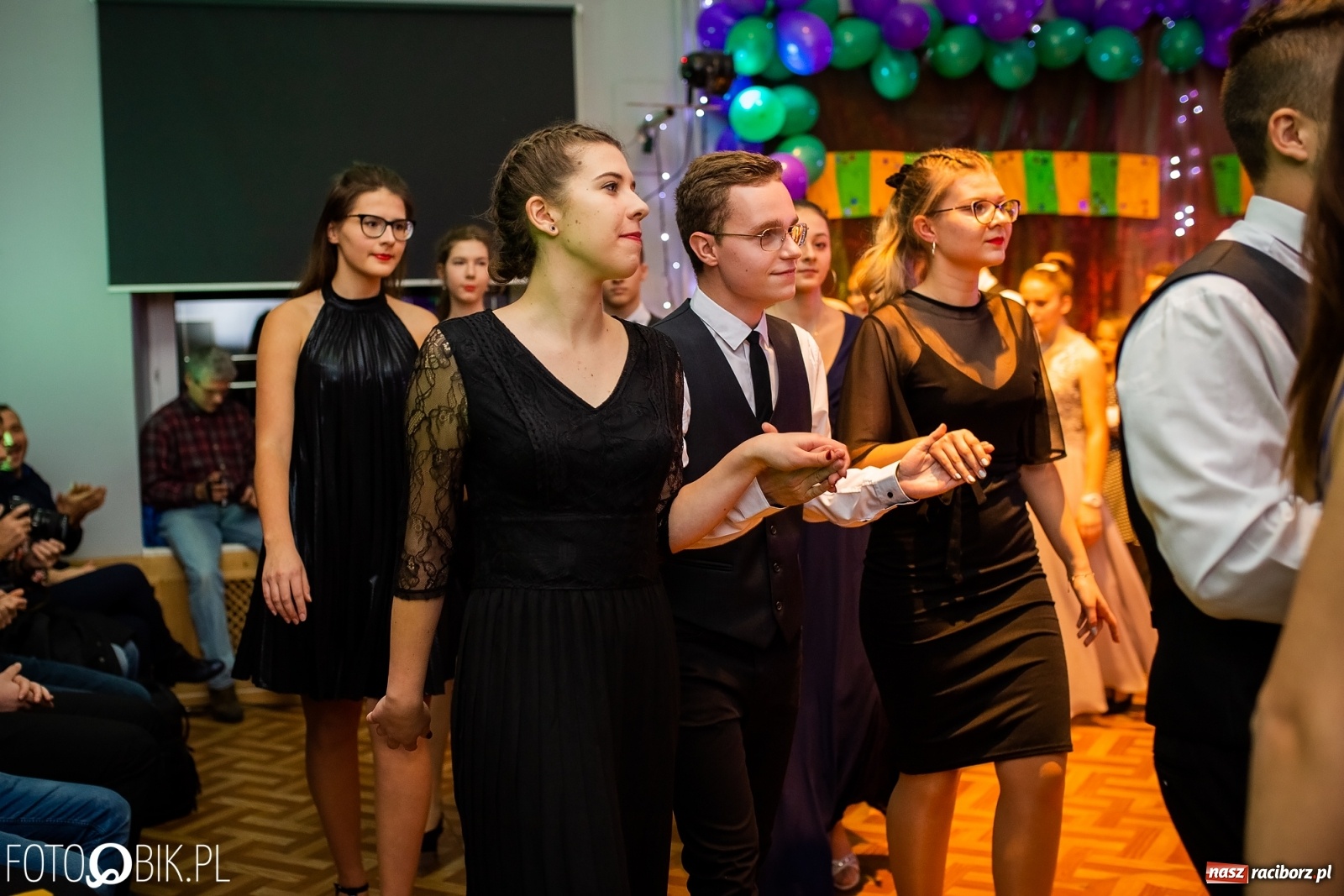 Zdjęcie w galerii na portalu naszraciborz.pl: Andrzejkowy zawrót głowy w MDK wiadomości z regionu