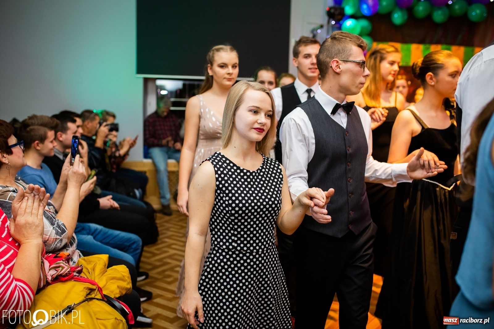 Zdjęcie w galerii na portalu naszraciborz.pl: Andrzejkowy zawrót głowy w MDK wiadomości z regionu