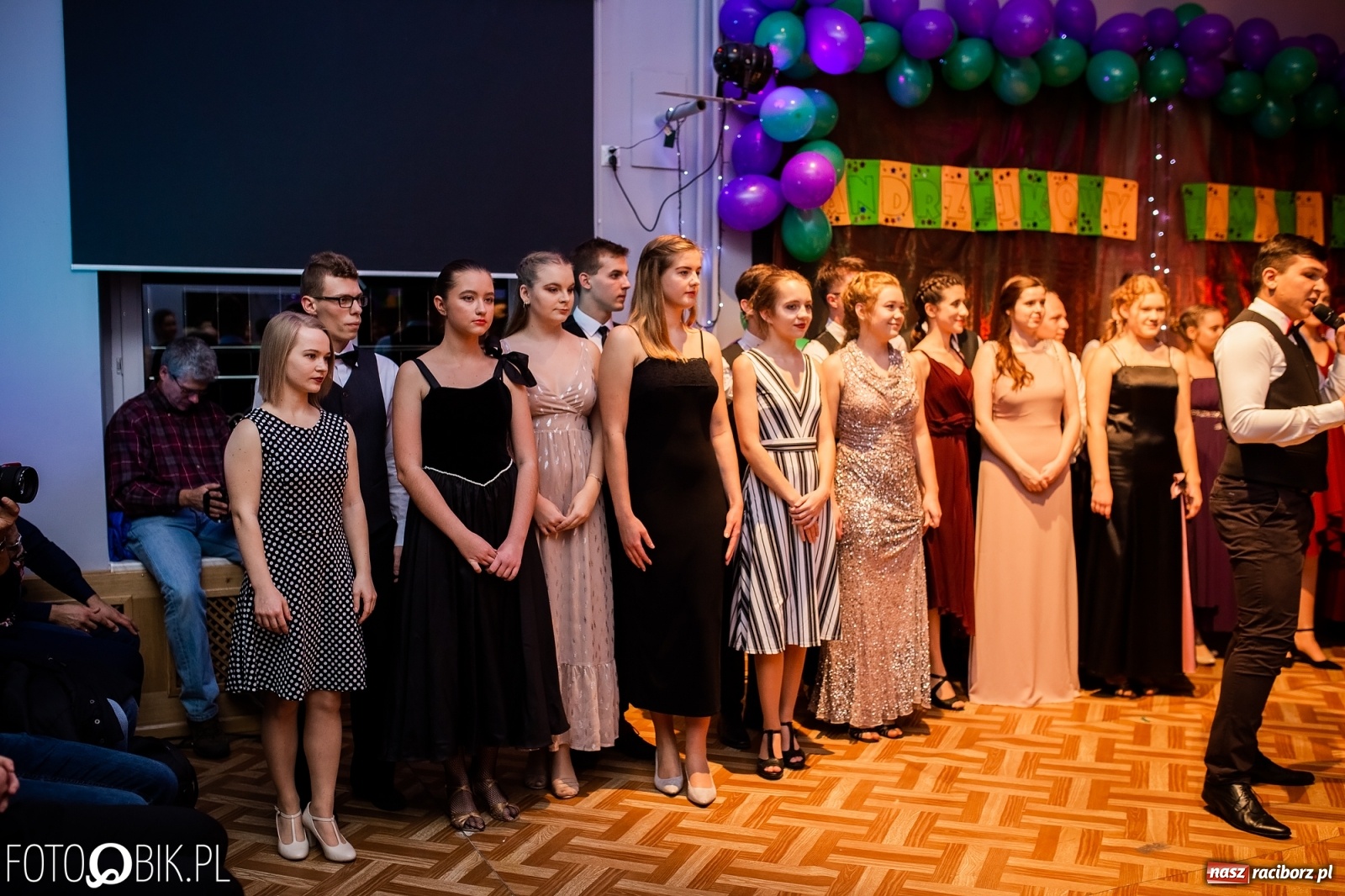 Zdjęcie w galerii na portalu naszraciborz.pl: Andrzejkowy zawrót głowy w MDK wiadomości z regionu