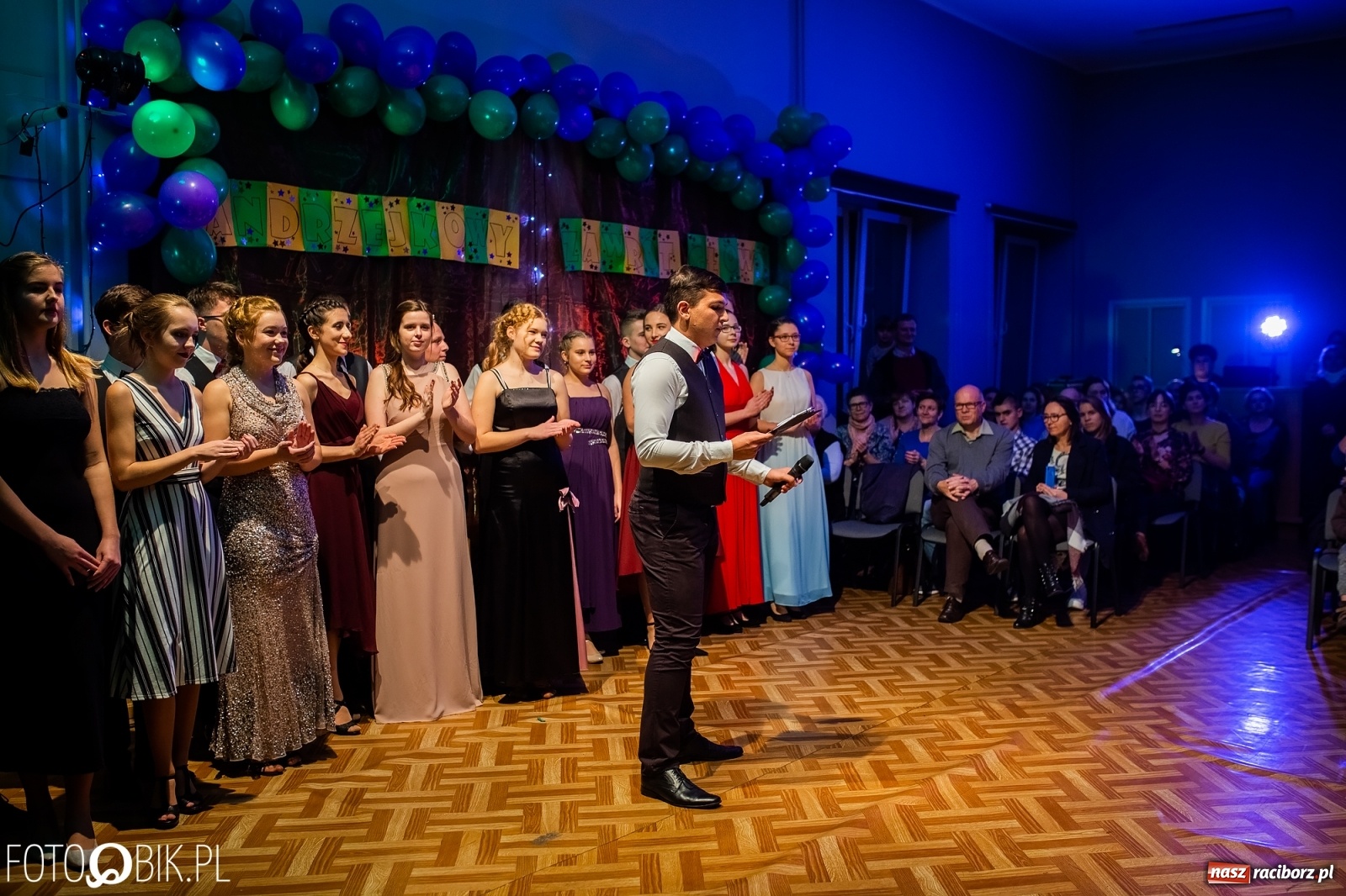 Zdjęcie w galerii na portalu naszraciborz.pl: Andrzejkowy zawrót głowy w MDK wiadomości z regionu