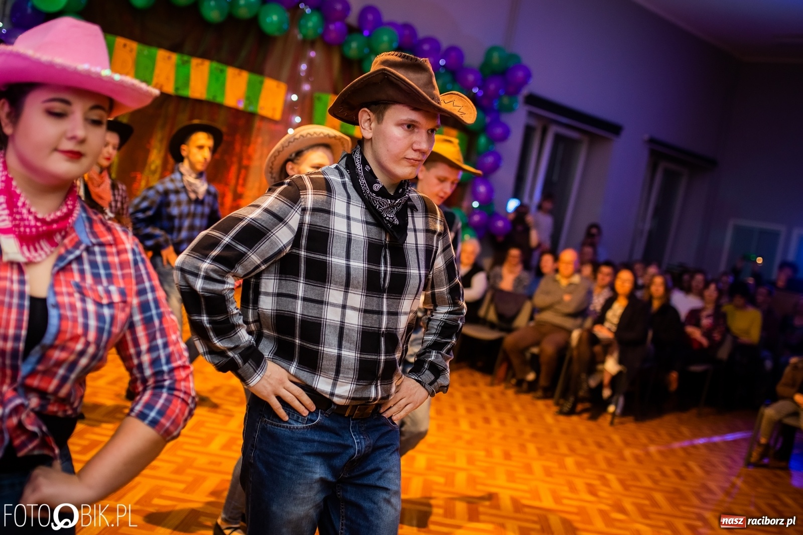 Zdjęcie w galerii na portalu naszraciborz.pl: Andrzejkowy zawrót głowy w MDK wiadomości z regionu