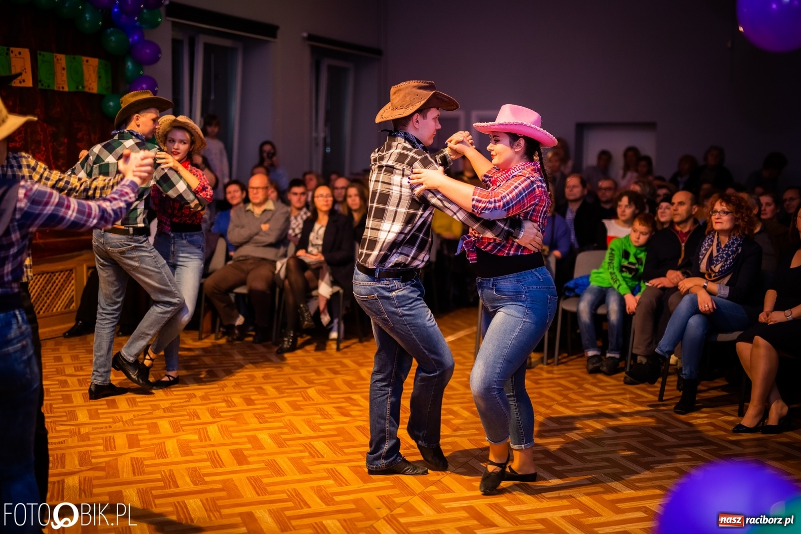 Zdjęcie w galerii na portalu naszraciborz.pl: Andrzejkowy zawrót głowy w MDK wiadomości z regionu