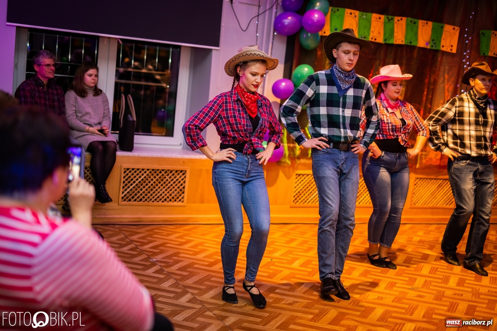 Zdjęcie w galerii na portalu naszraciborz.pl: Andrzejkowy zawrót głowy w MDK wiadomości z regionu