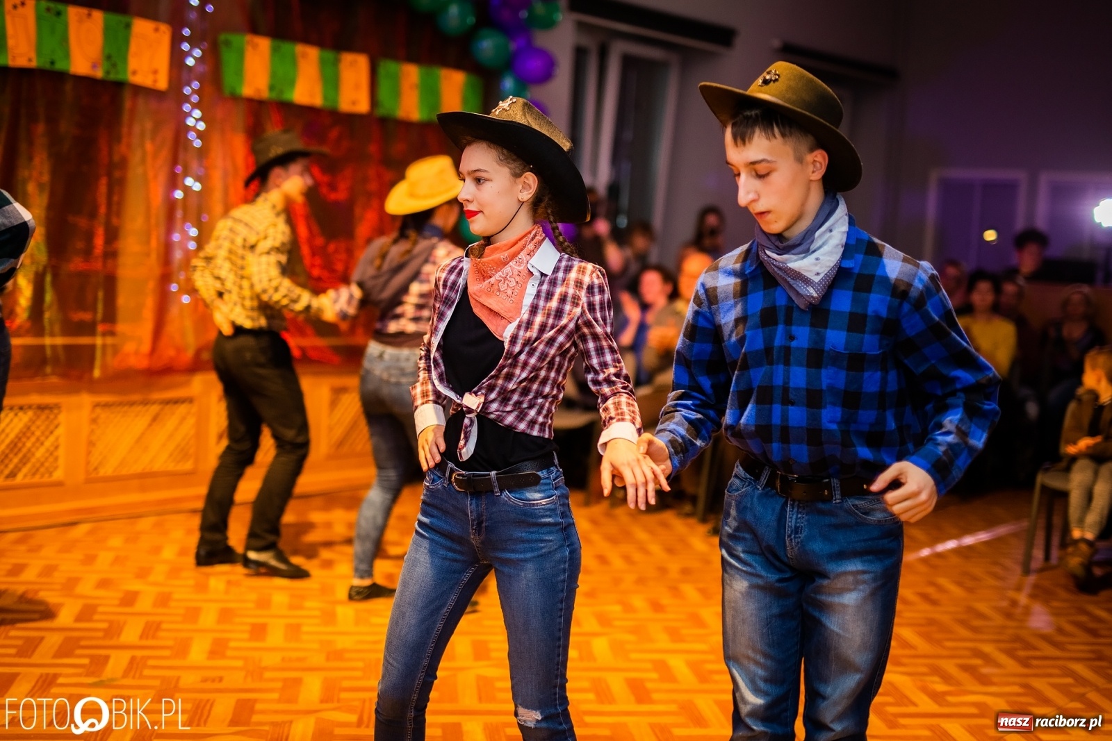 Zdjęcie w galerii na portalu naszraciborz.pl: Andrzejkowy zawrót głowy w MDK wiadomości z regionu