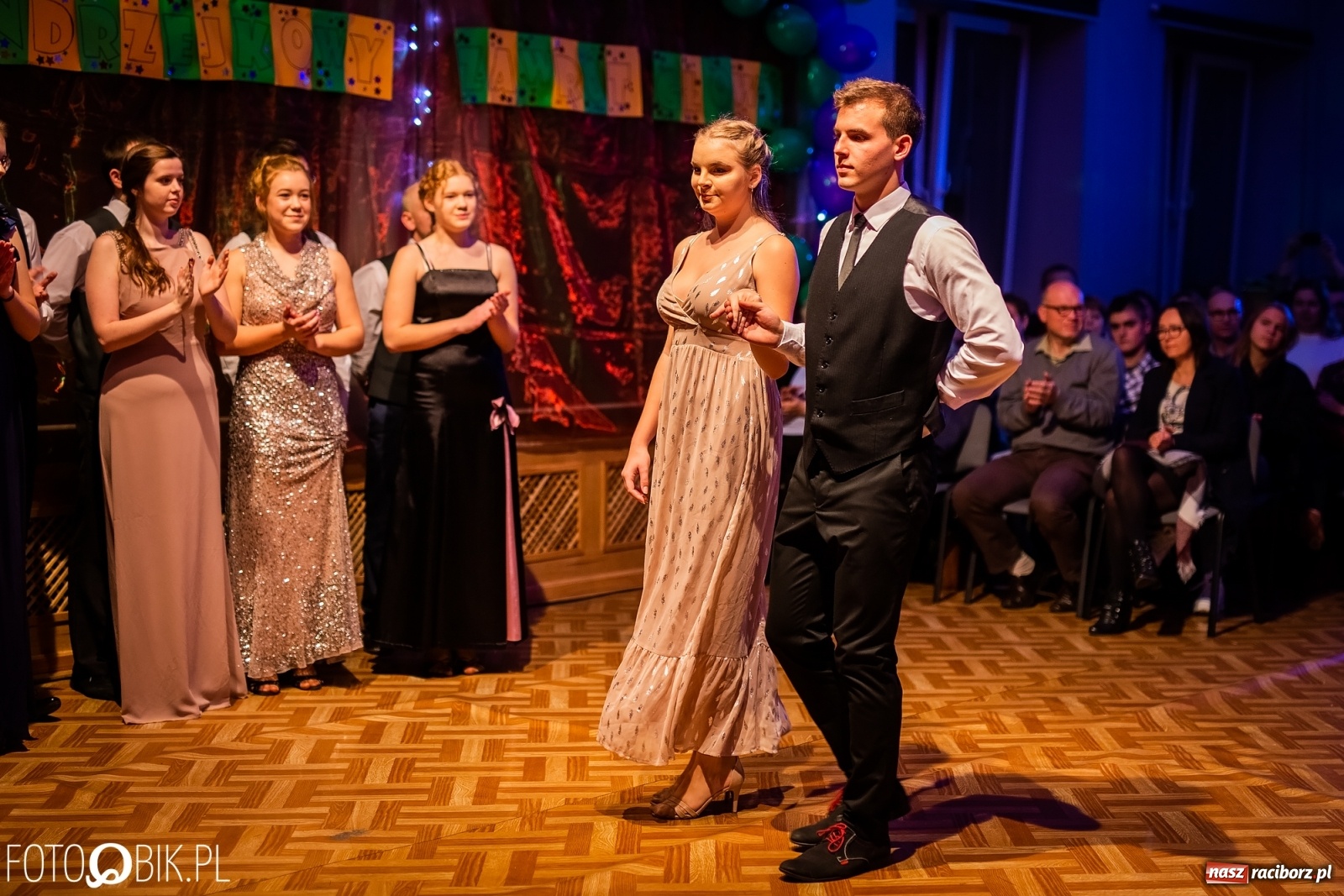 Zdjęcie w galerii na portalu naszraciborz.pl: Andrzejkowy zawrót głowy w MDK wiadomości z regionu