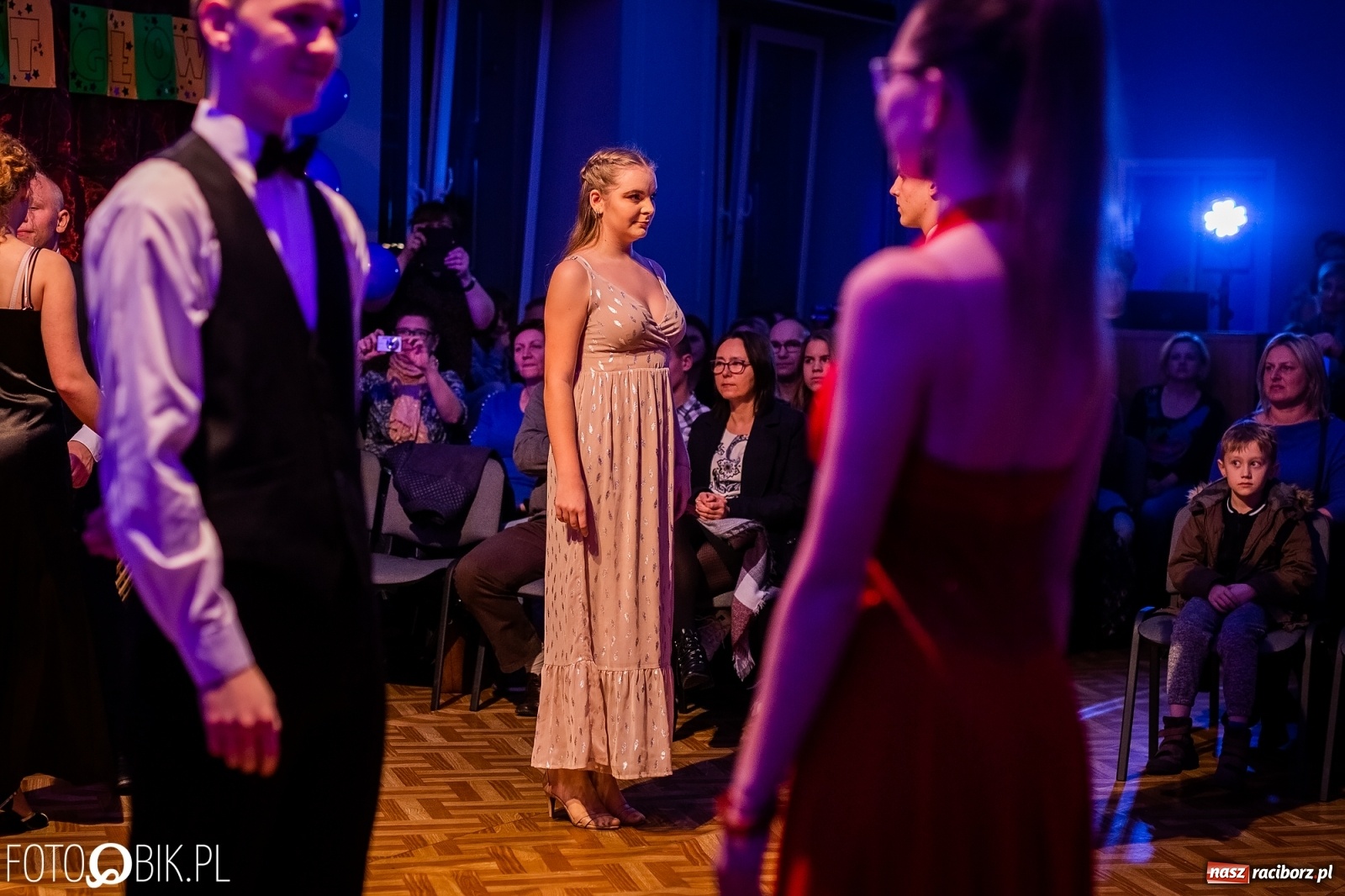 Zdjęcie w galerii na portalu naszraciborz.pl: Andrzejkowy zawrót głowy w MDK wiadomości z regionu