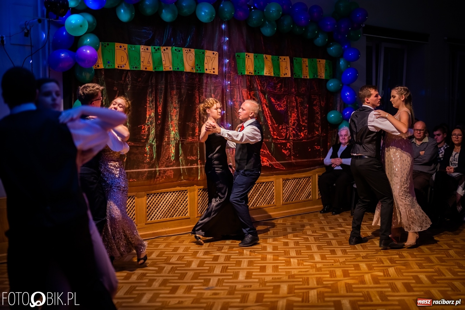 Zdjęcie w galerii na portalu naszraciborz.pl: Andrzejkowy zawrót głowy w MDK wiadomości z regionu