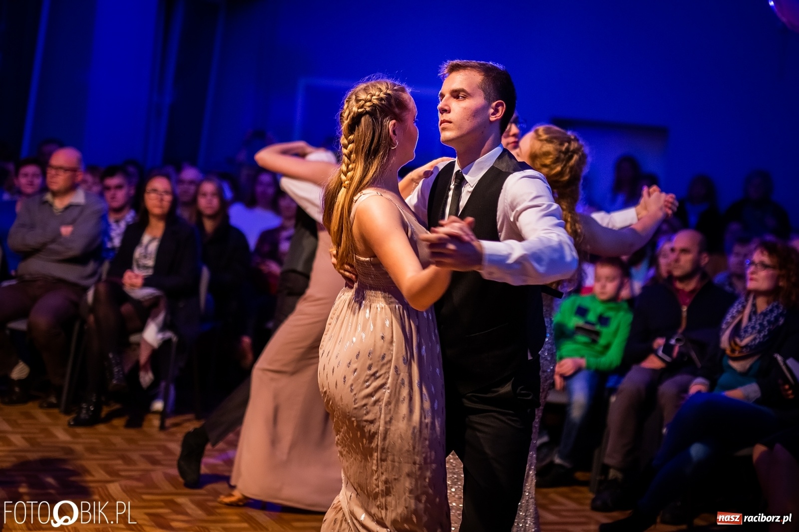 Zdjęcie w galerii na portalu naszraciborz.pl: Andrzejkowy zawrót głowy w MDK wiadomości z regionu