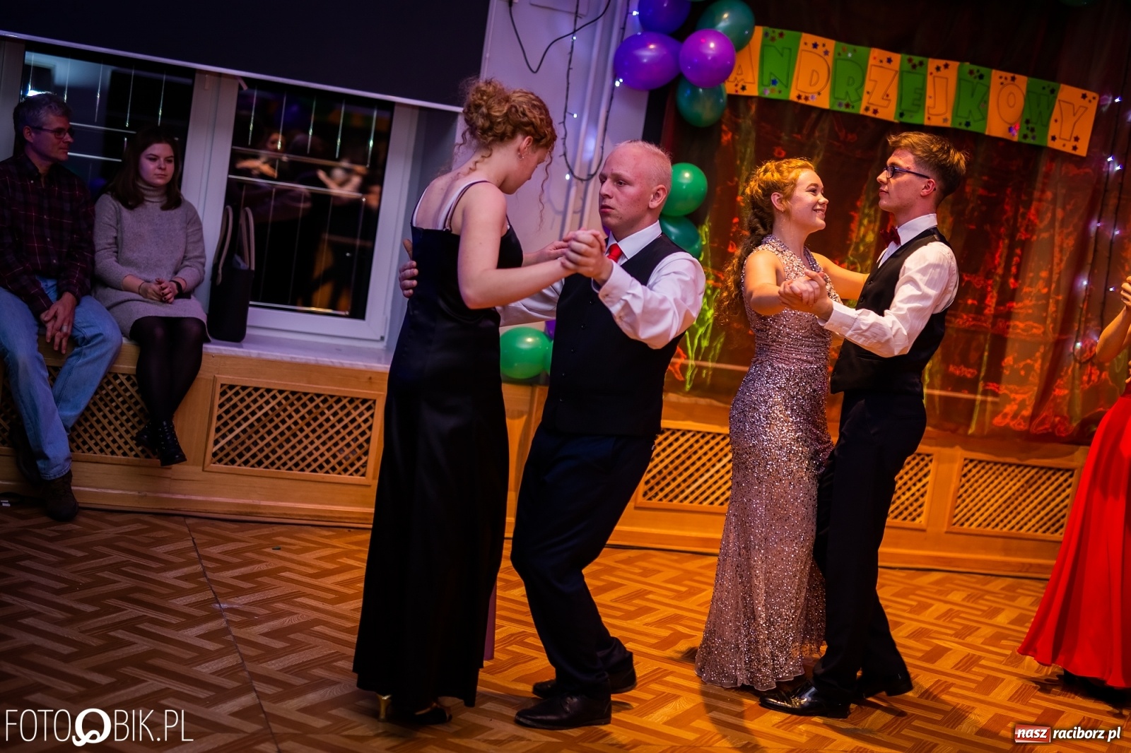 Zdjęcie w galerii na portalu naszraciborz.pl: Andrzejkowy zawrót głowy w MDK wiadomości z regionu