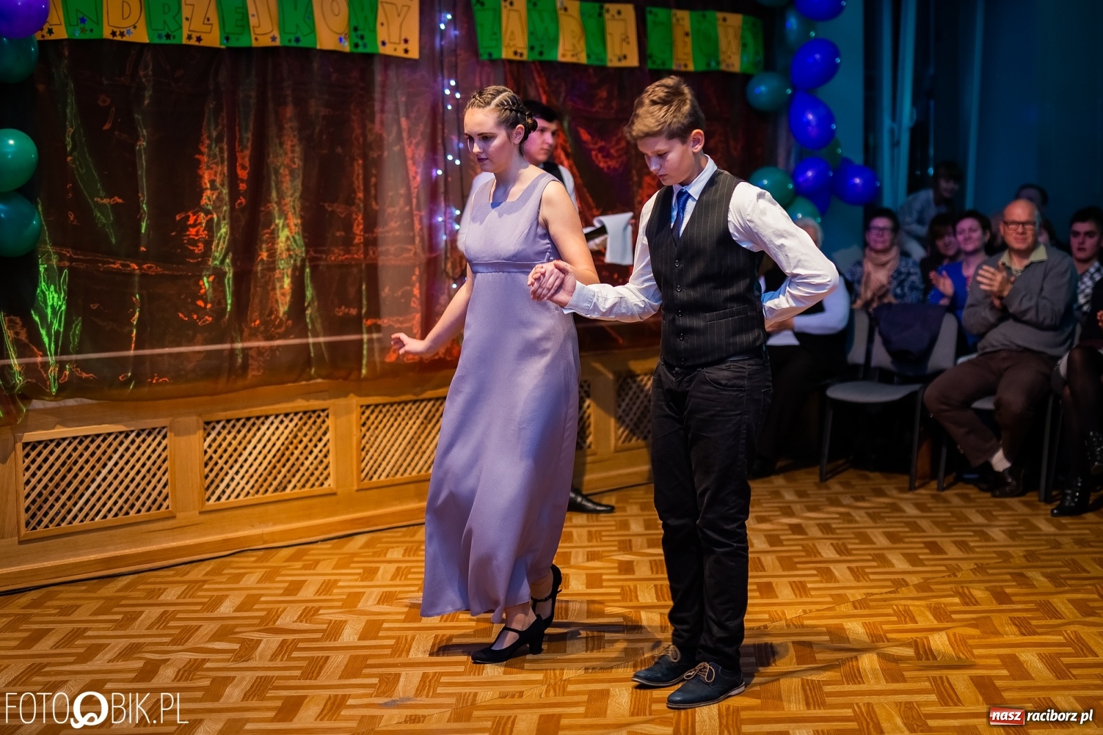 Zdjęcie w galerii na portalu naszraciborz.pl: Andrzejkowy zawrót głowy w MDK wiadomości z regionu