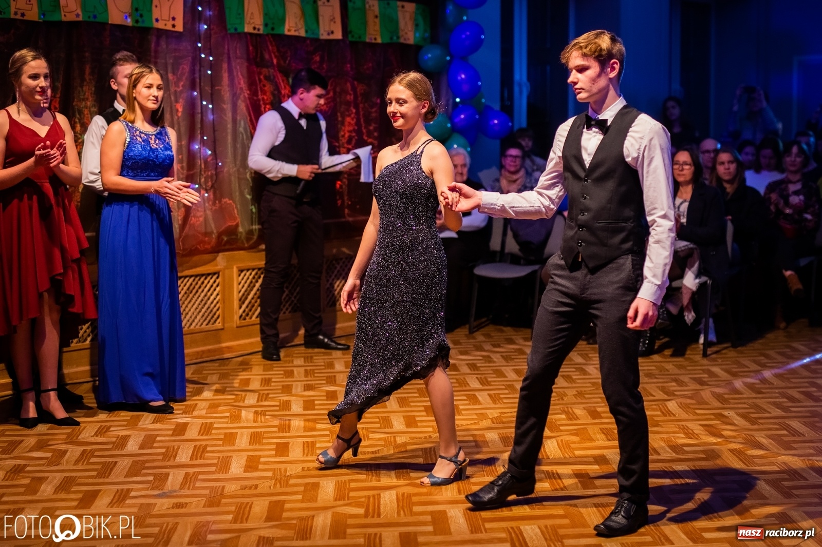 Zdjęcie w galerii na portalu naszraciborz.pl: Andrzejkowy zawrót głowy w MDK wiadomości z regionu