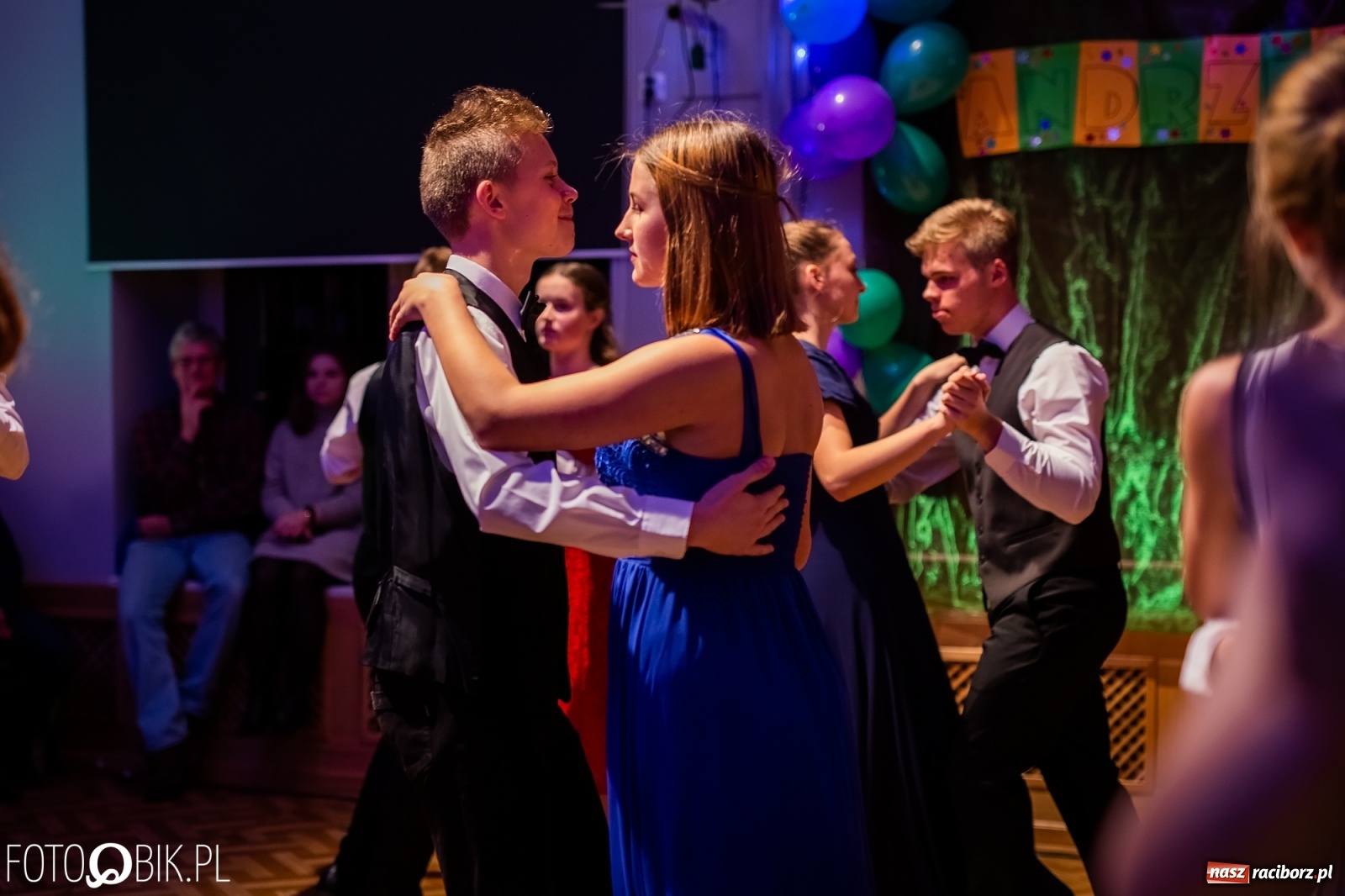 Zdjęcie w galerii na portalu naszraciborz.pl: Andrzejkowy zawrót głowy w MDK wiadomości z regionu