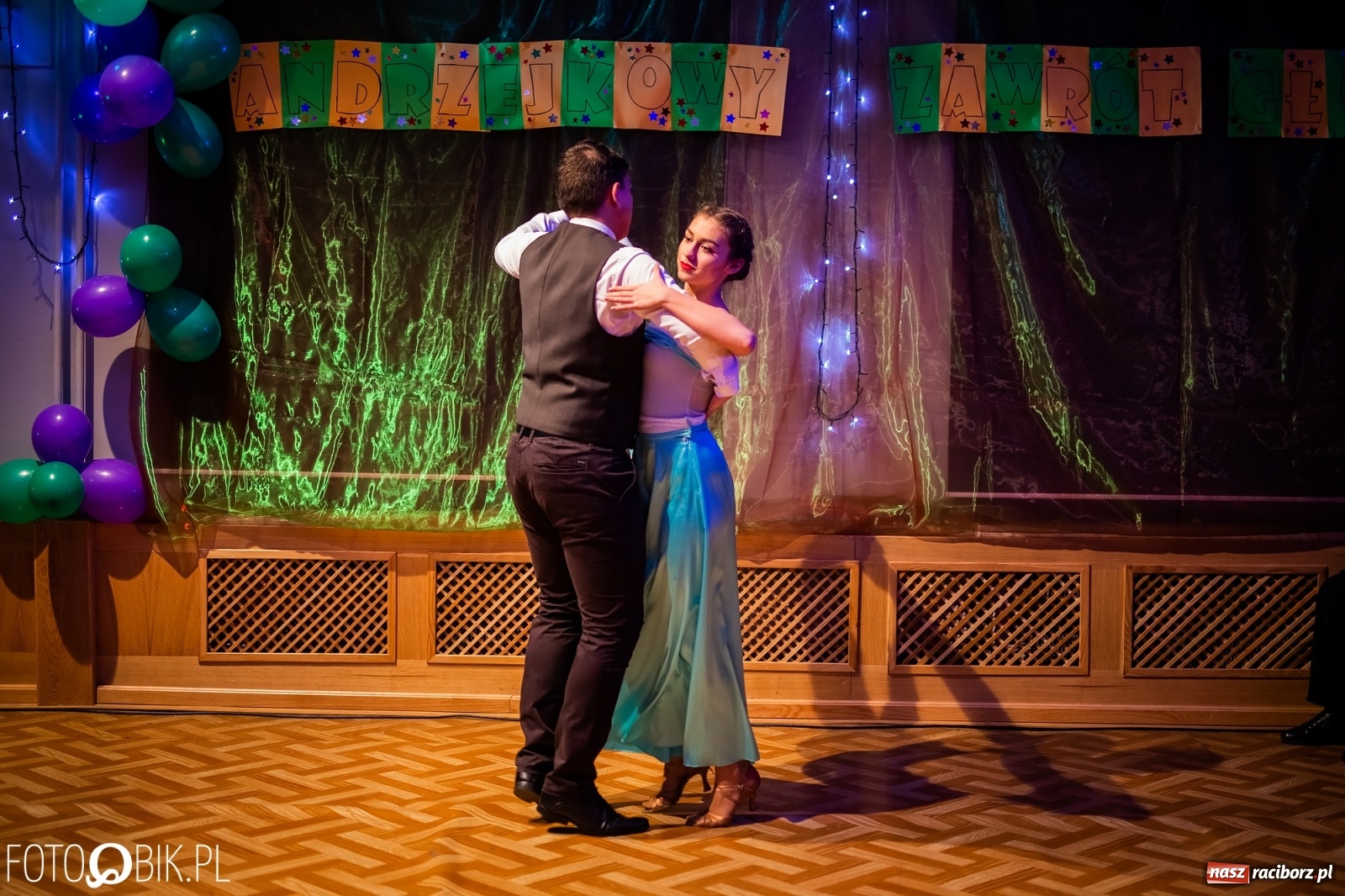 Zdjęcie w galerii na portalu naszraciborz.pl: Andrzejkowy zawrót głowy w MDK wiadomości z regionu