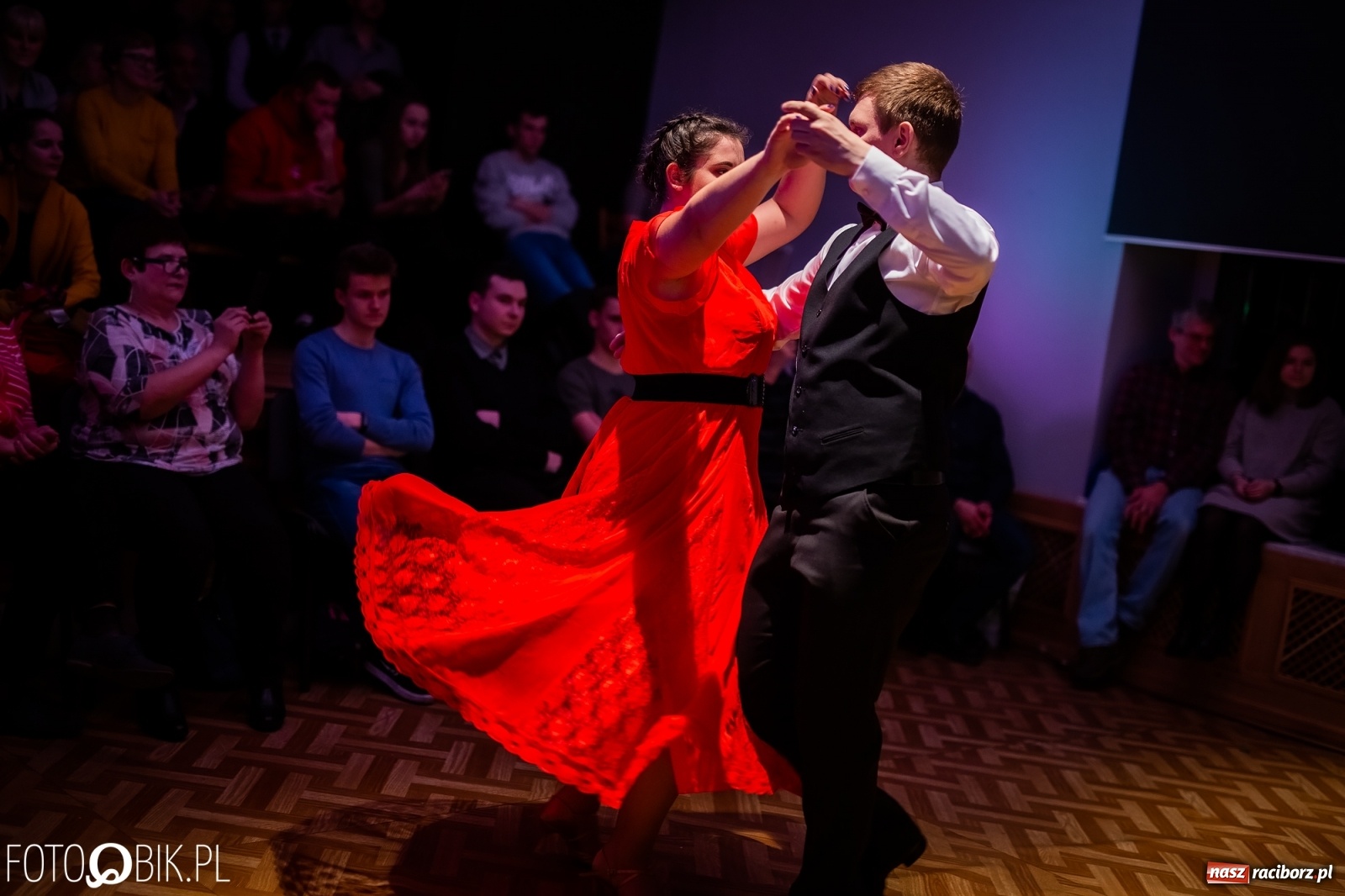 Zdjęcie w galerii na portalu naszraciborz.pl: Andrzejkowy zawrót głowy w MDK wiadomości z regionu