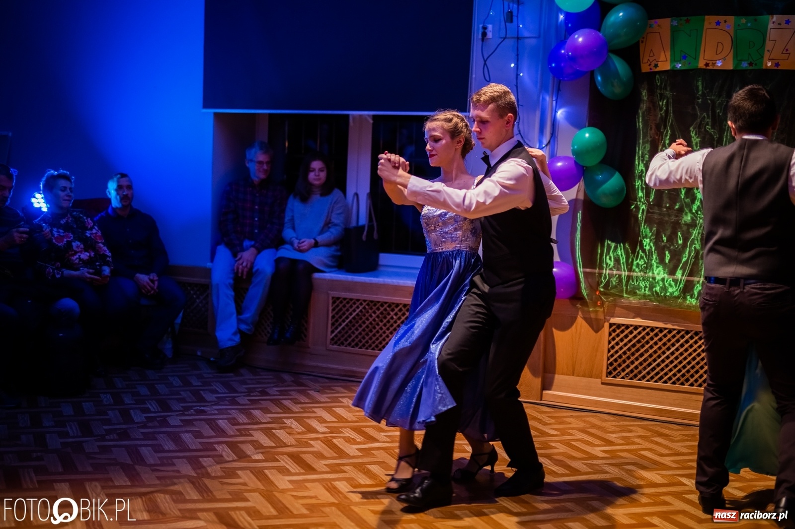 Zdjęcie w galerii na portalu naszraciborz.pl: Andrzejkowy zawrót głowy w MDK wiadomości z regionu